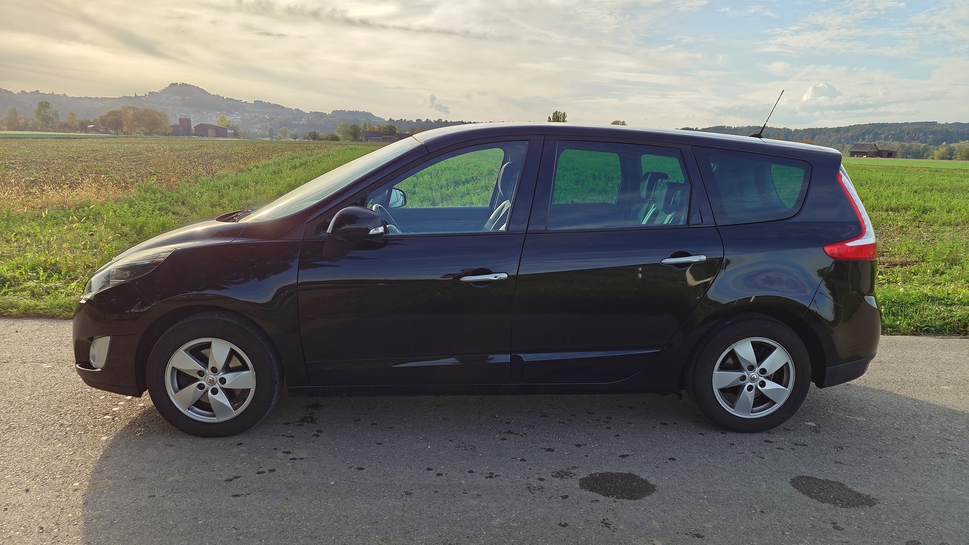 RENAULT Grand Scénic 1.4 16V Turbo Dynamique-image-1