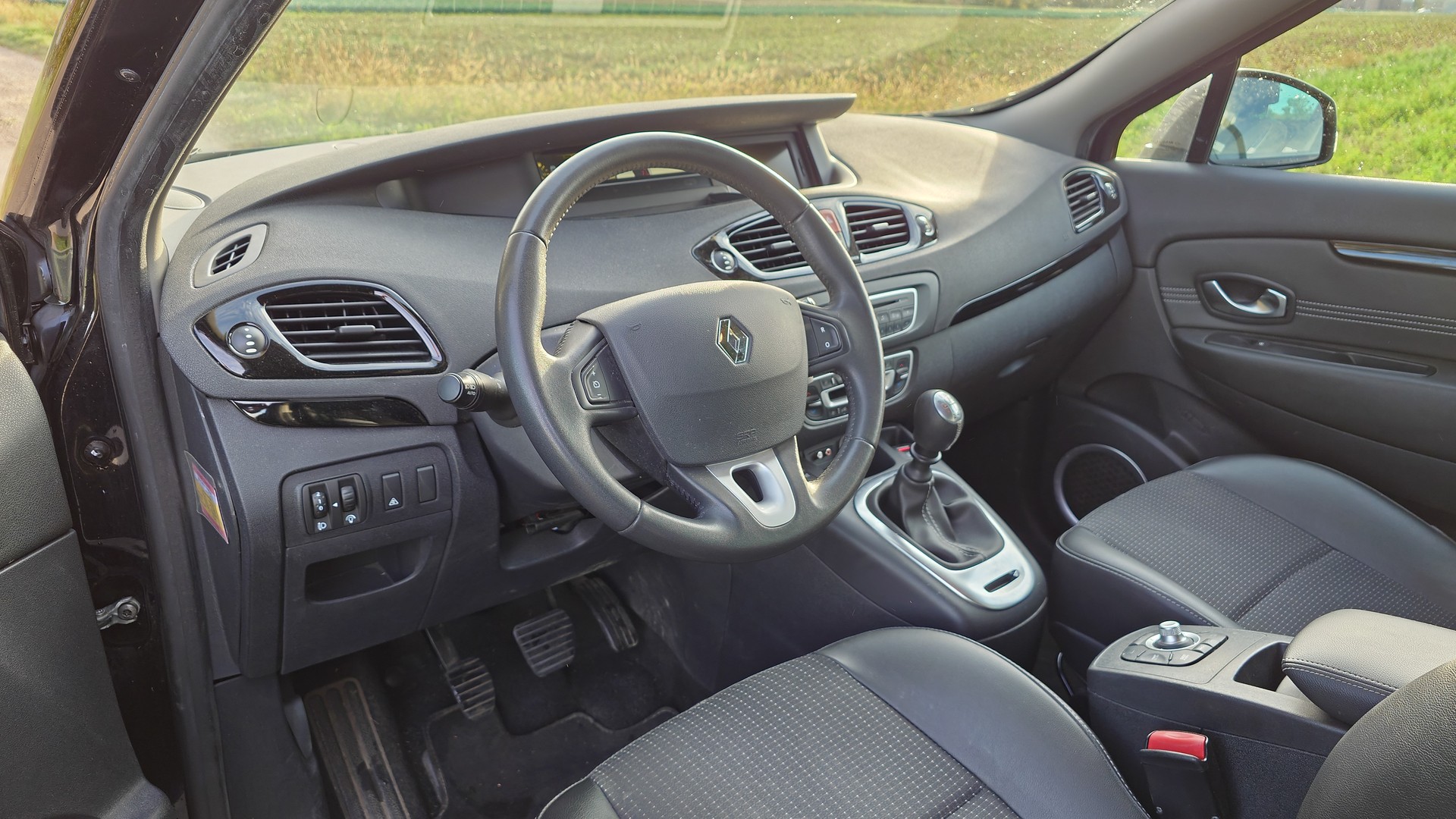 RENAULT Grand Scénic 1.4 16V Turbo Dynamique-image-10