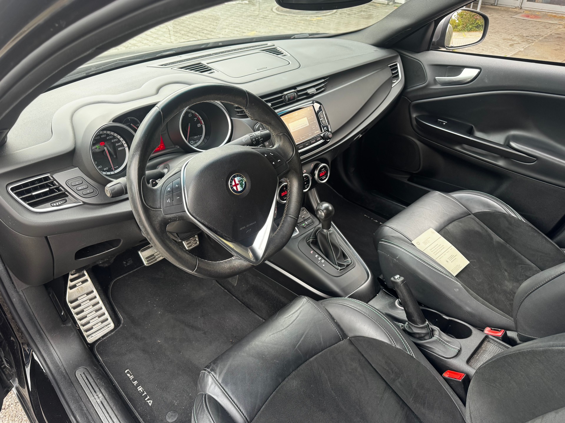 ALFA ROMEO Giulietta 1750 TBi Quadrifoglio Verde TCT-image-4