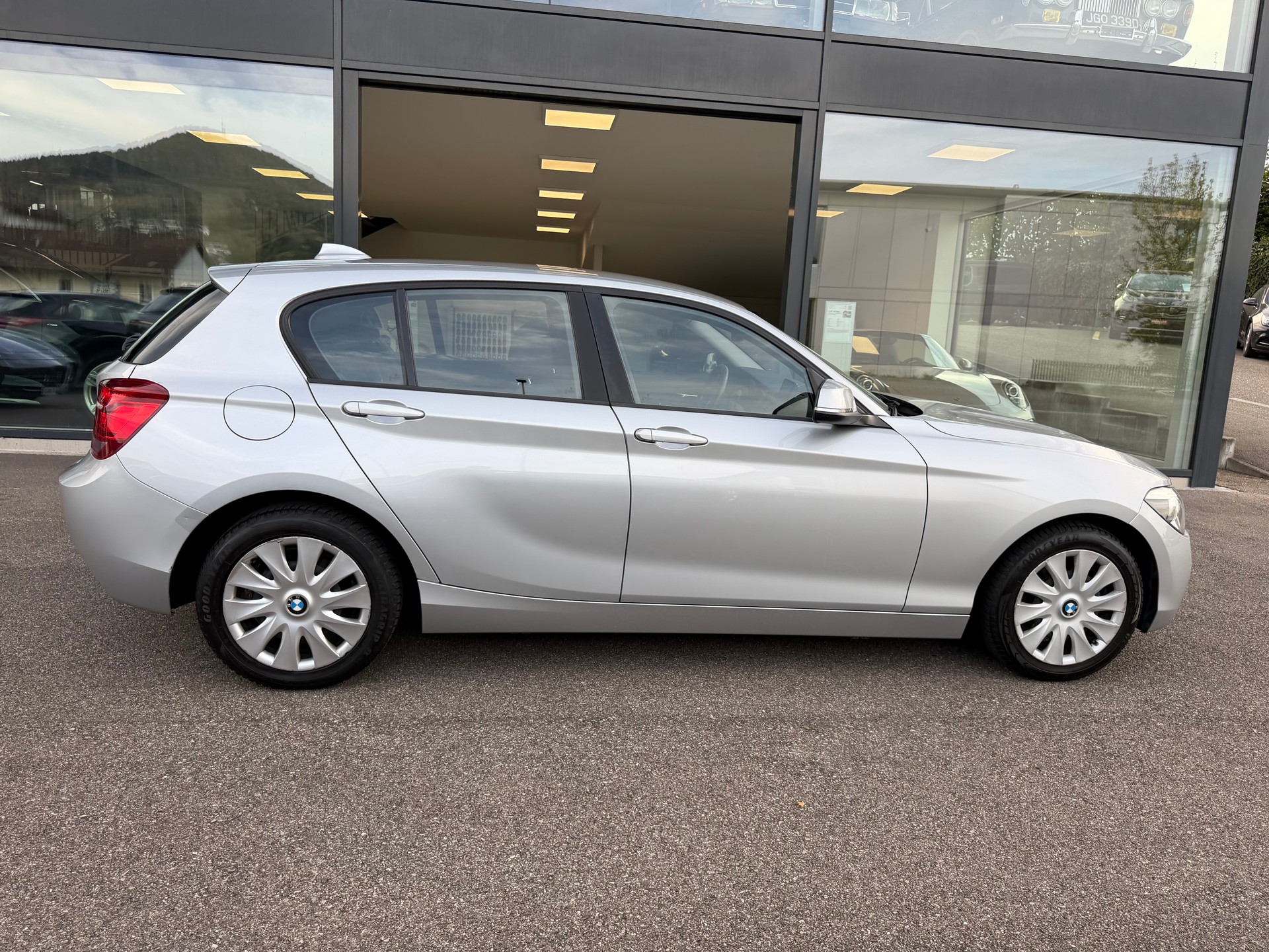 BMW 116i-image-2