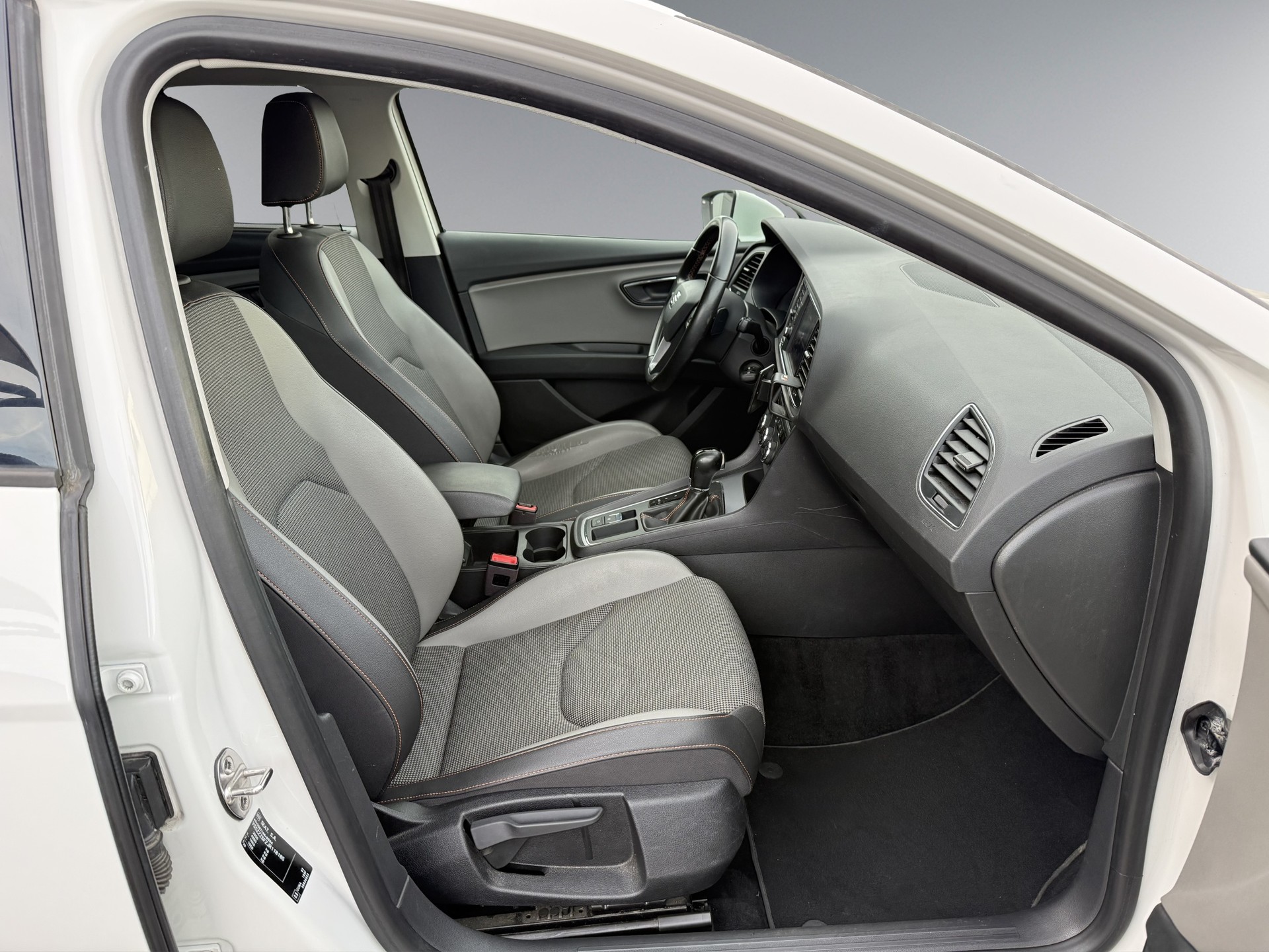 SEAT Leon ST 2.0 TDI CR X-Perience 4Drive DSG-image-9