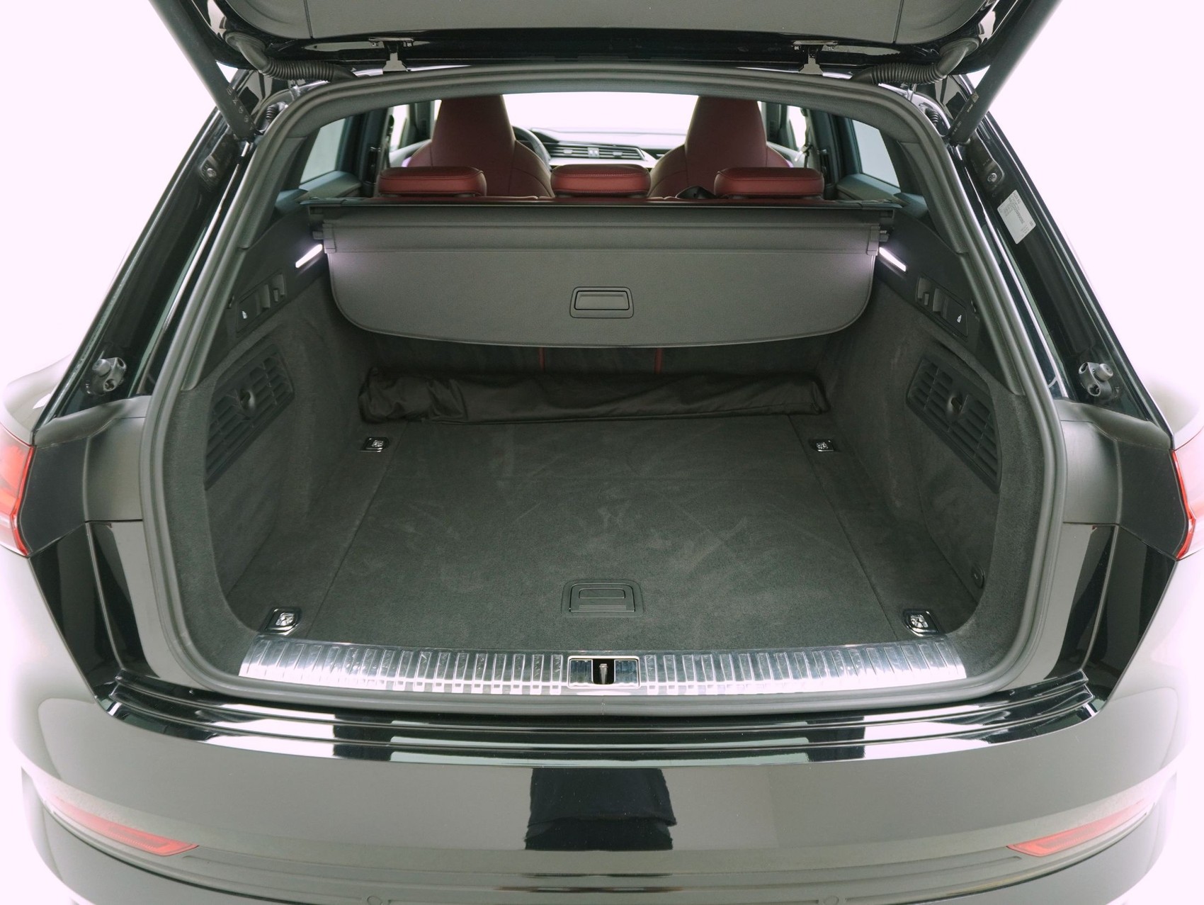 AUDI e-tron S quattro-image-12