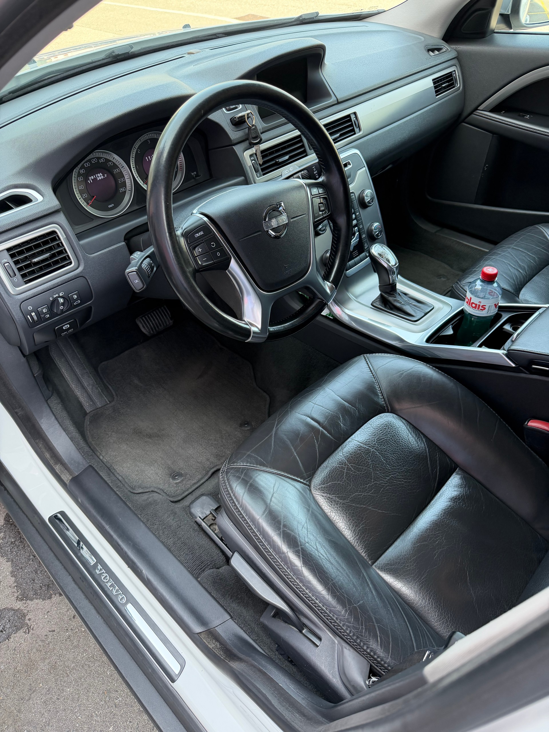 VOLVO 2.4 D4 Momentum AWD-image-3