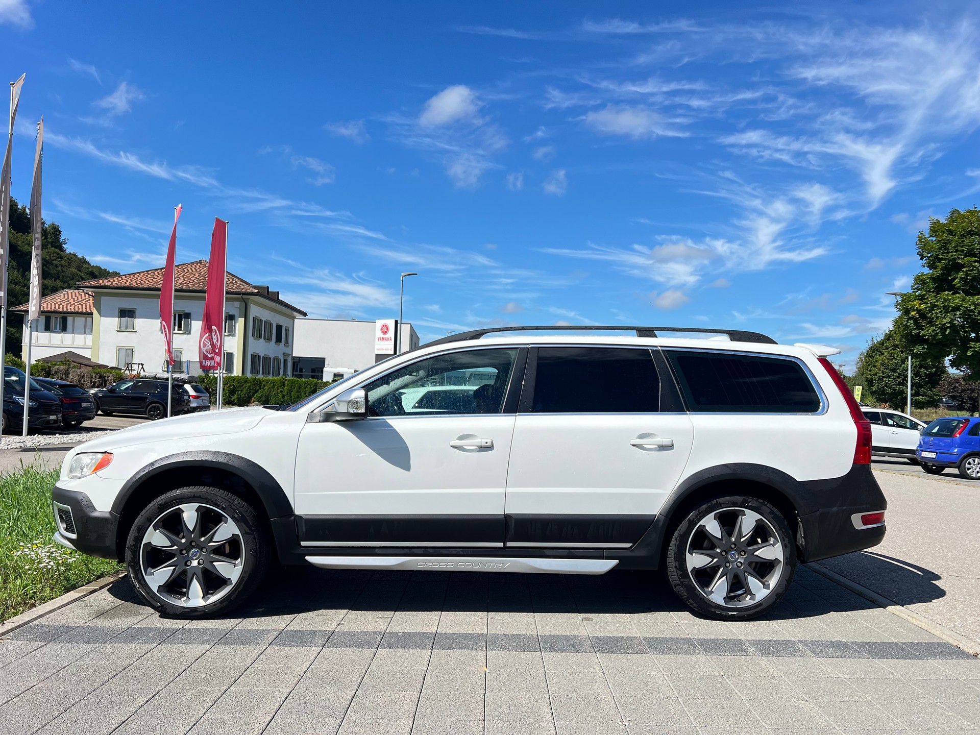 VOLVO 2.4 D4 Momentum AWD-image-1