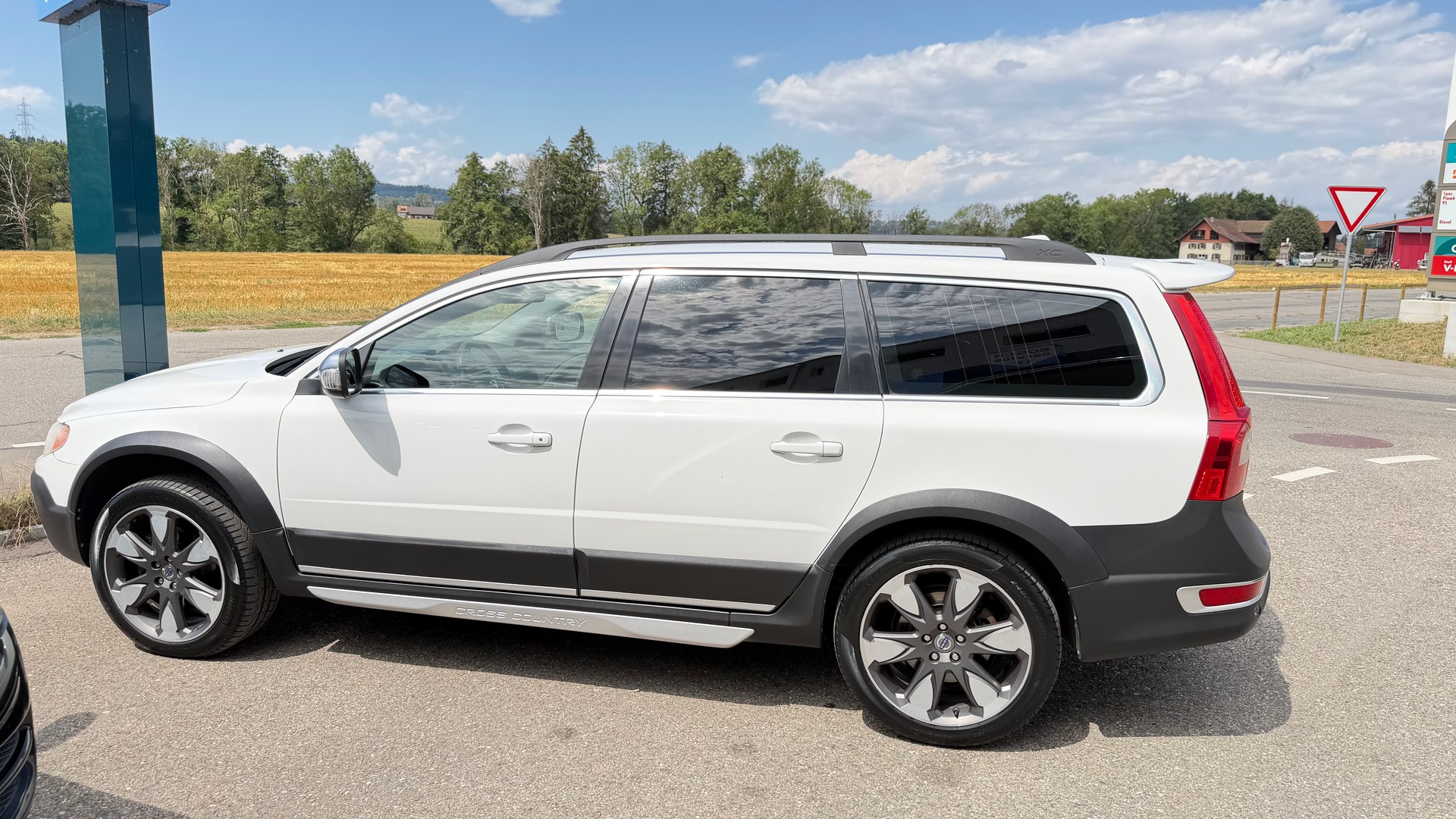 VOLVO 2.4 D4 Momentum AWD-image-2