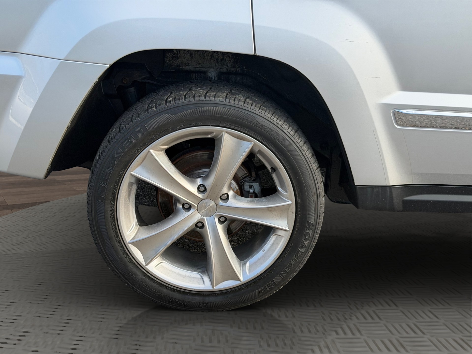 JEEP Grand Cherokee 3.0 CRD Laredo Automatic-image-24