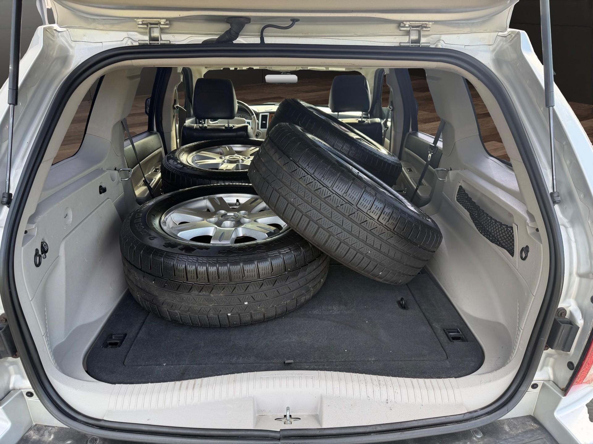 JEEP Grand Cherokee 3.0 CRD Laredo Automatic-image-11