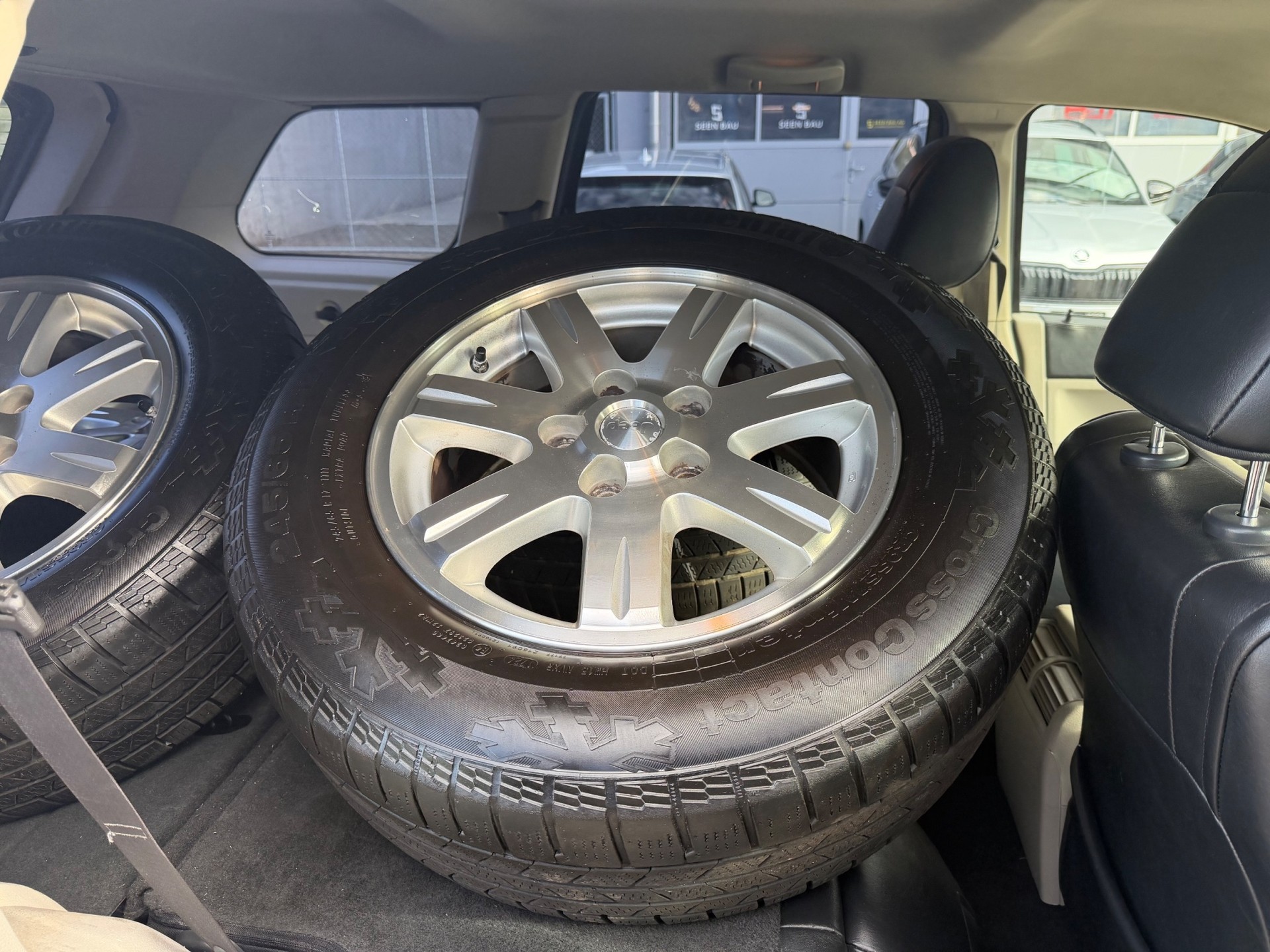 JEEP Grand Cherokee 3.0 CRD Laredo Automatic-image-13