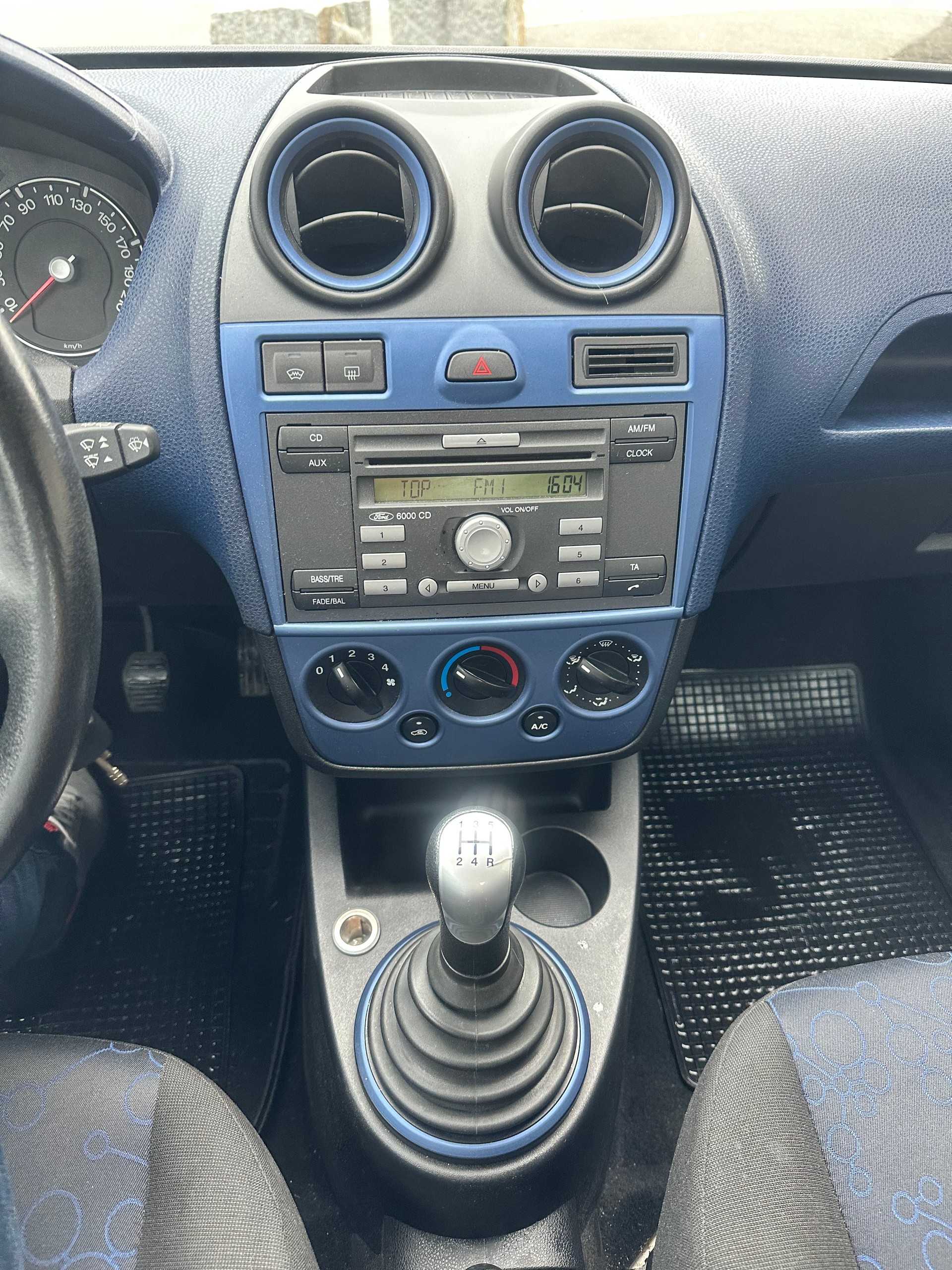 FORD Fiesta 1.4 16V Ambiente-image-11