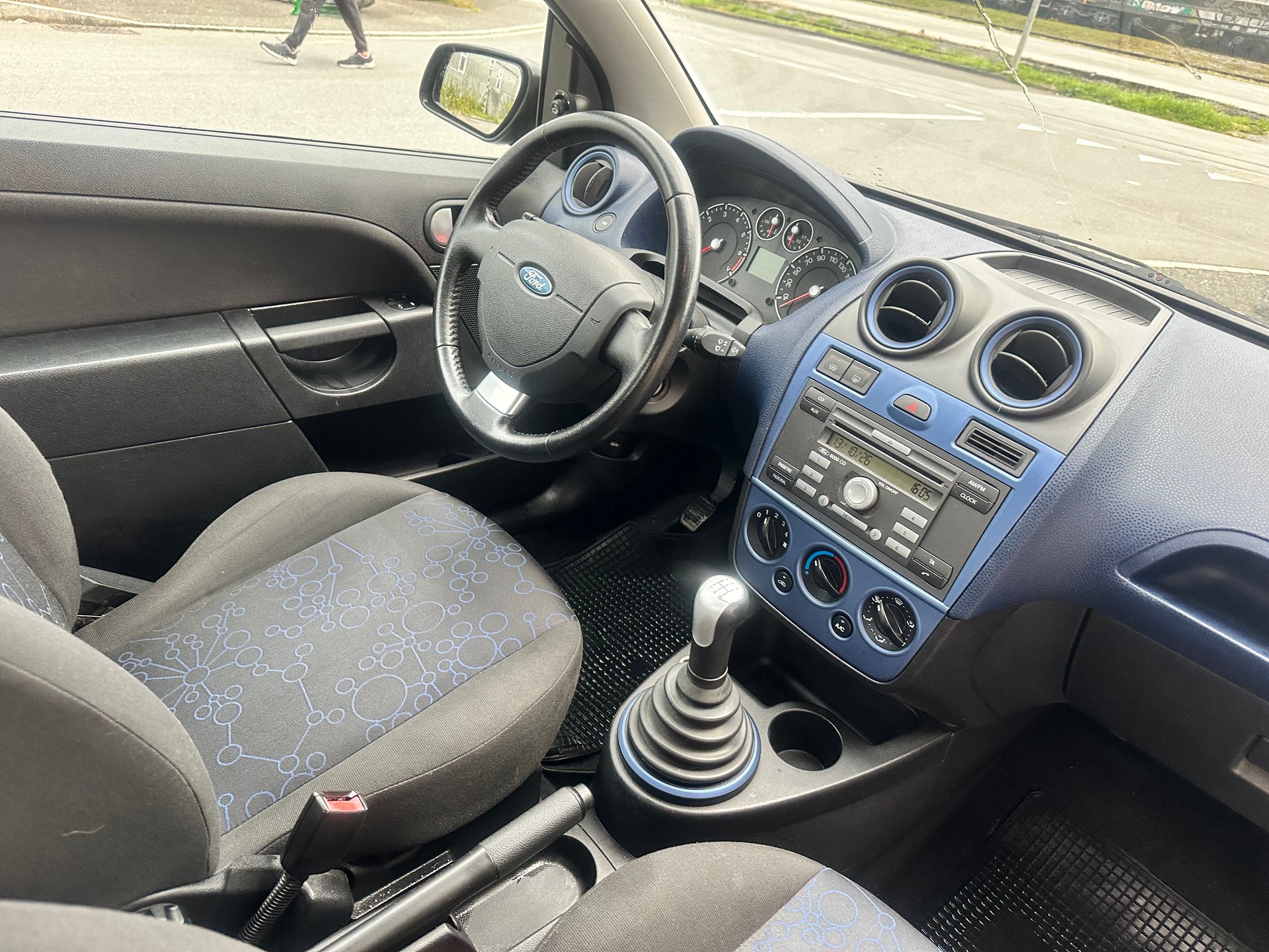 FORD Fiesta 1.4 16V Ambiente-image-15