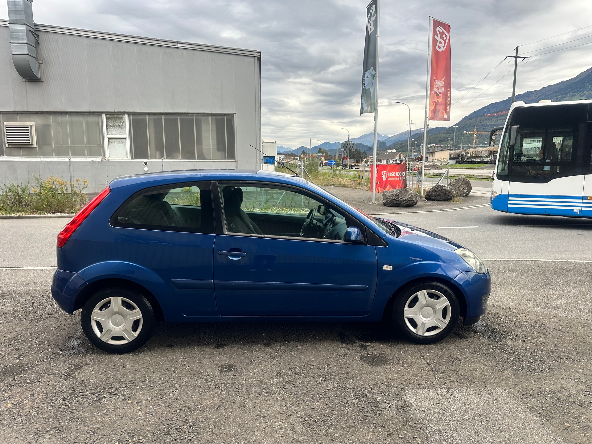 FORD Fiesta 1.4 16V Ambiente-image-8