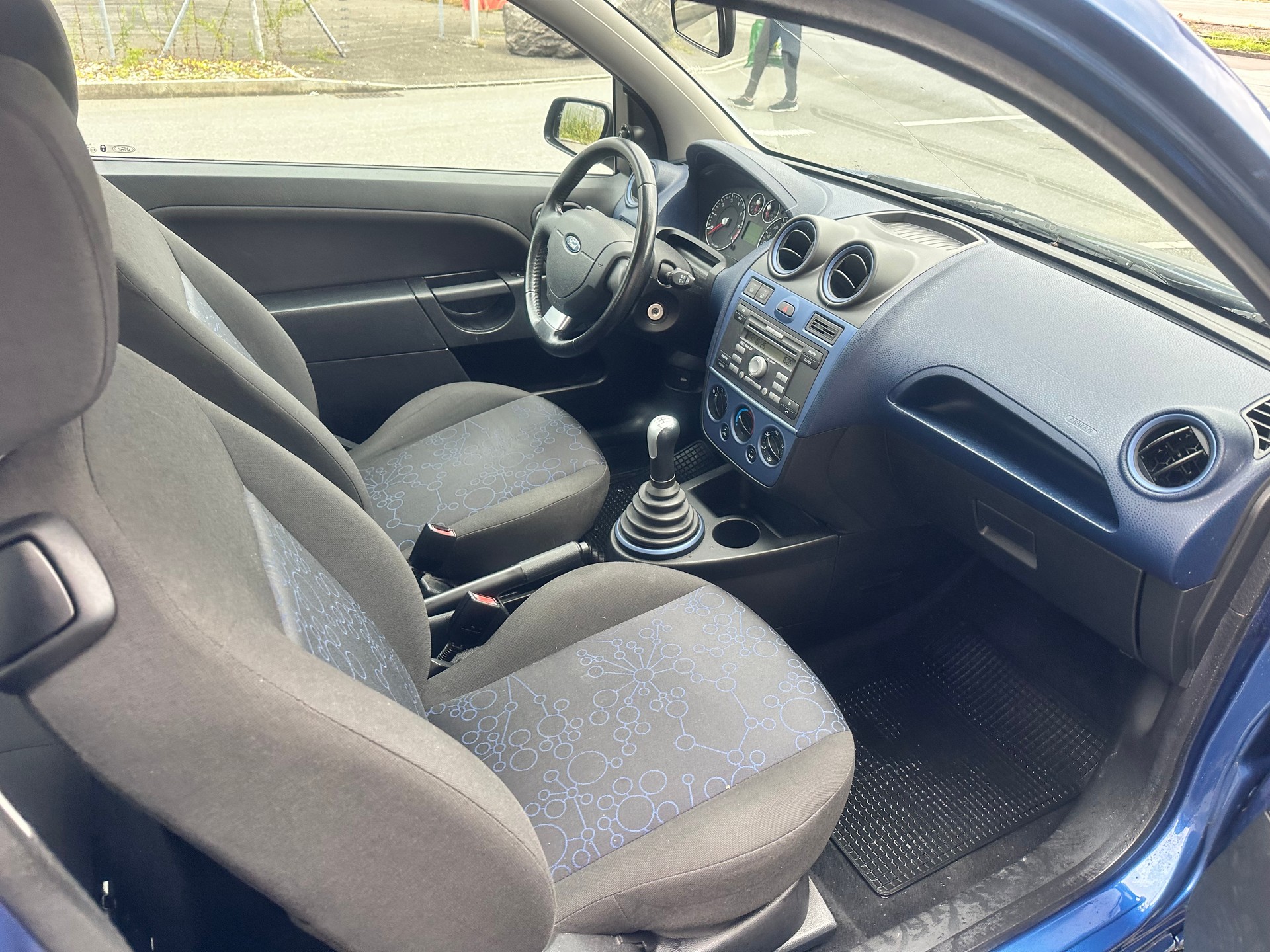 FORD Fiesta 1.4 16V Ambiente-image-14