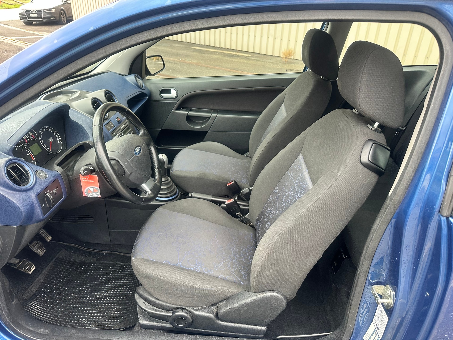 FORD Fiesta 1.4 16V Ambiente-image-12