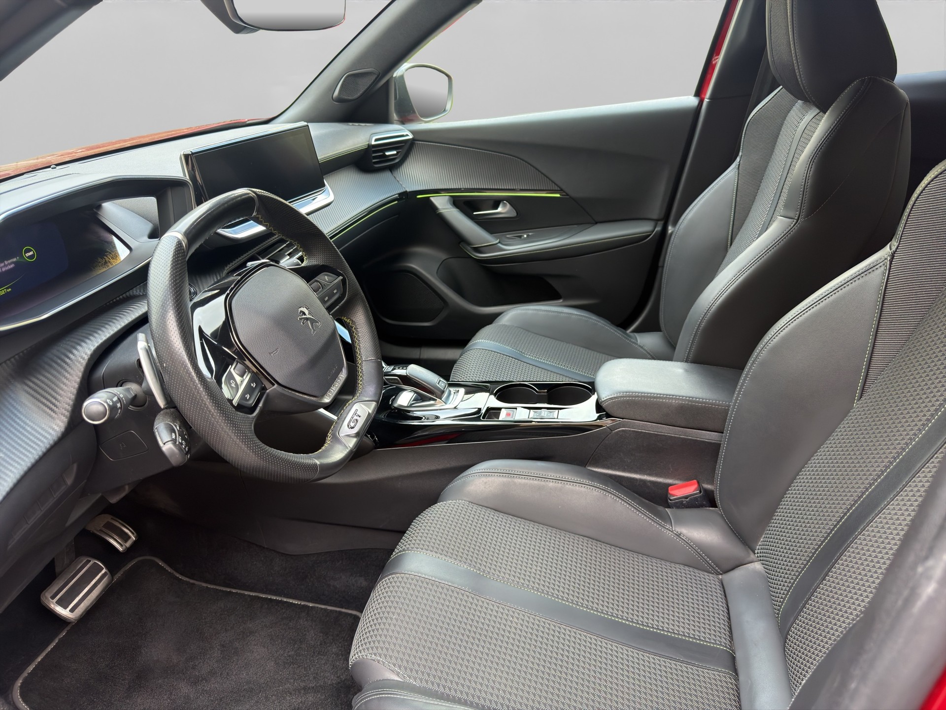 PEUGEOT 2008 1.2 PureTech GT Line EAT8-image-8