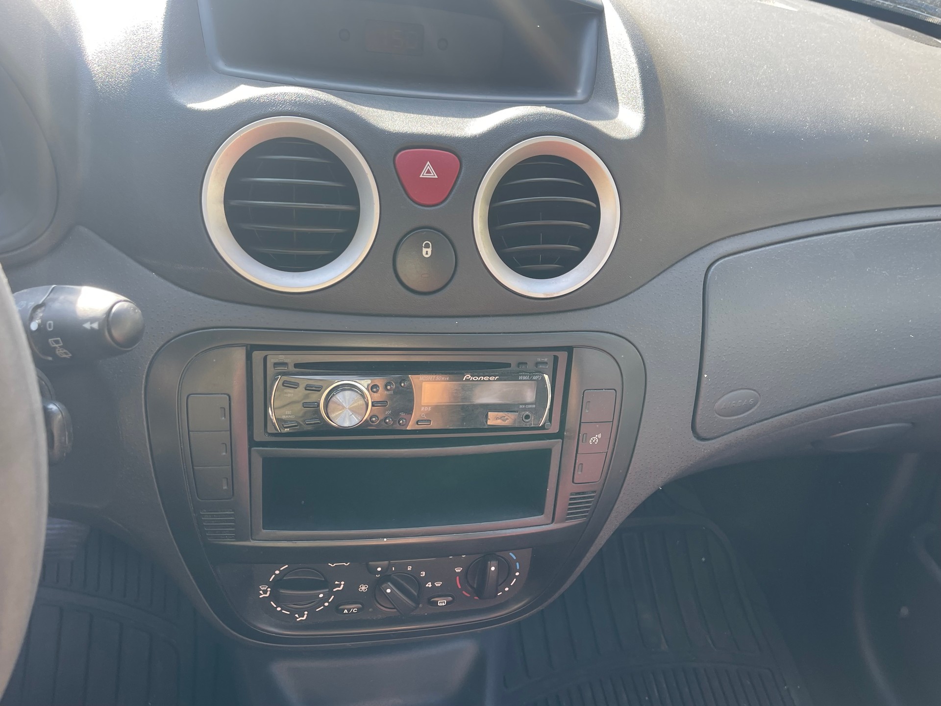 CITROEN C3 1.4i Furio-image-8