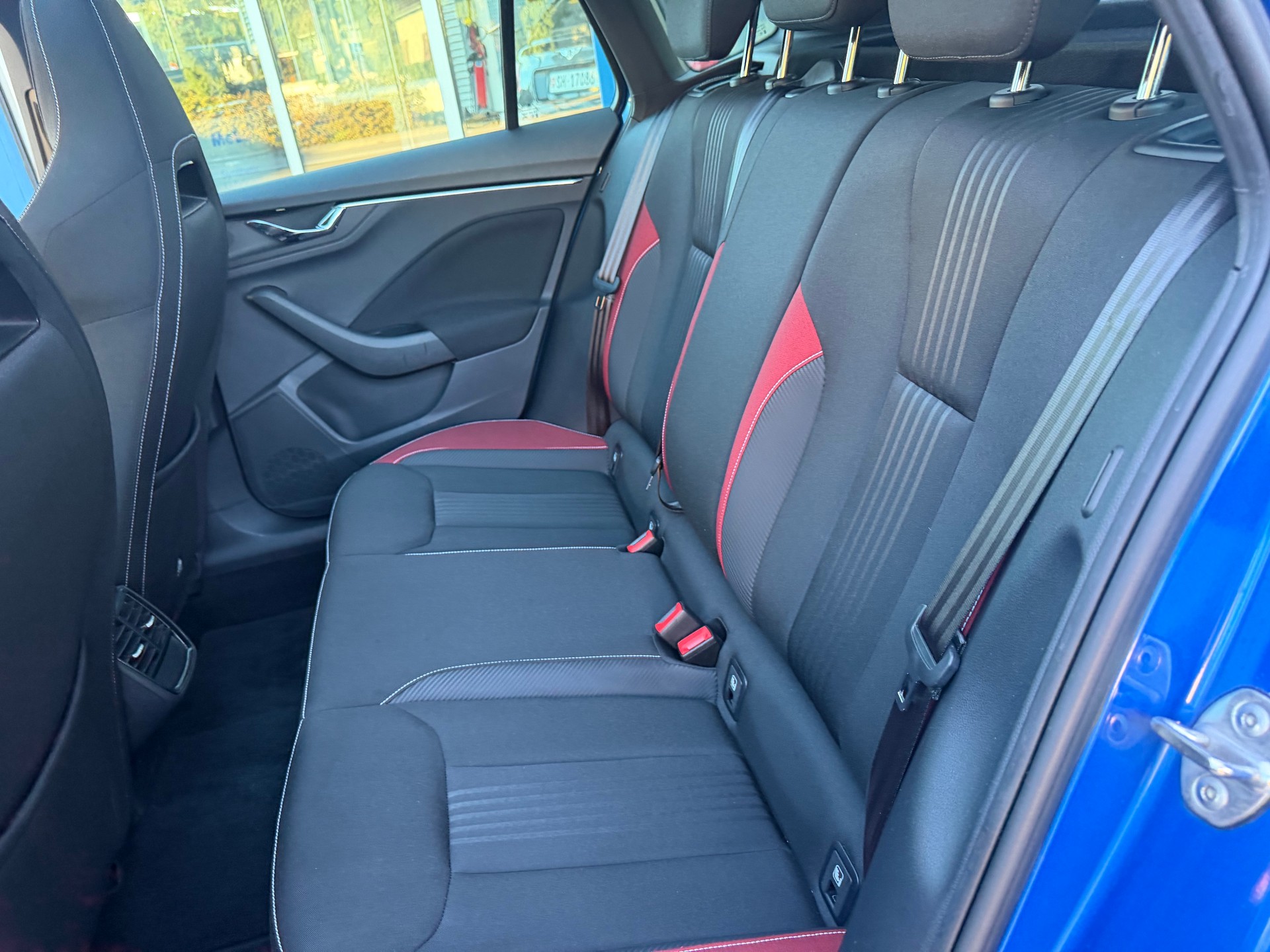 SKODA Kamiq 1.0 TSI Monte Carlo DSG-image-8