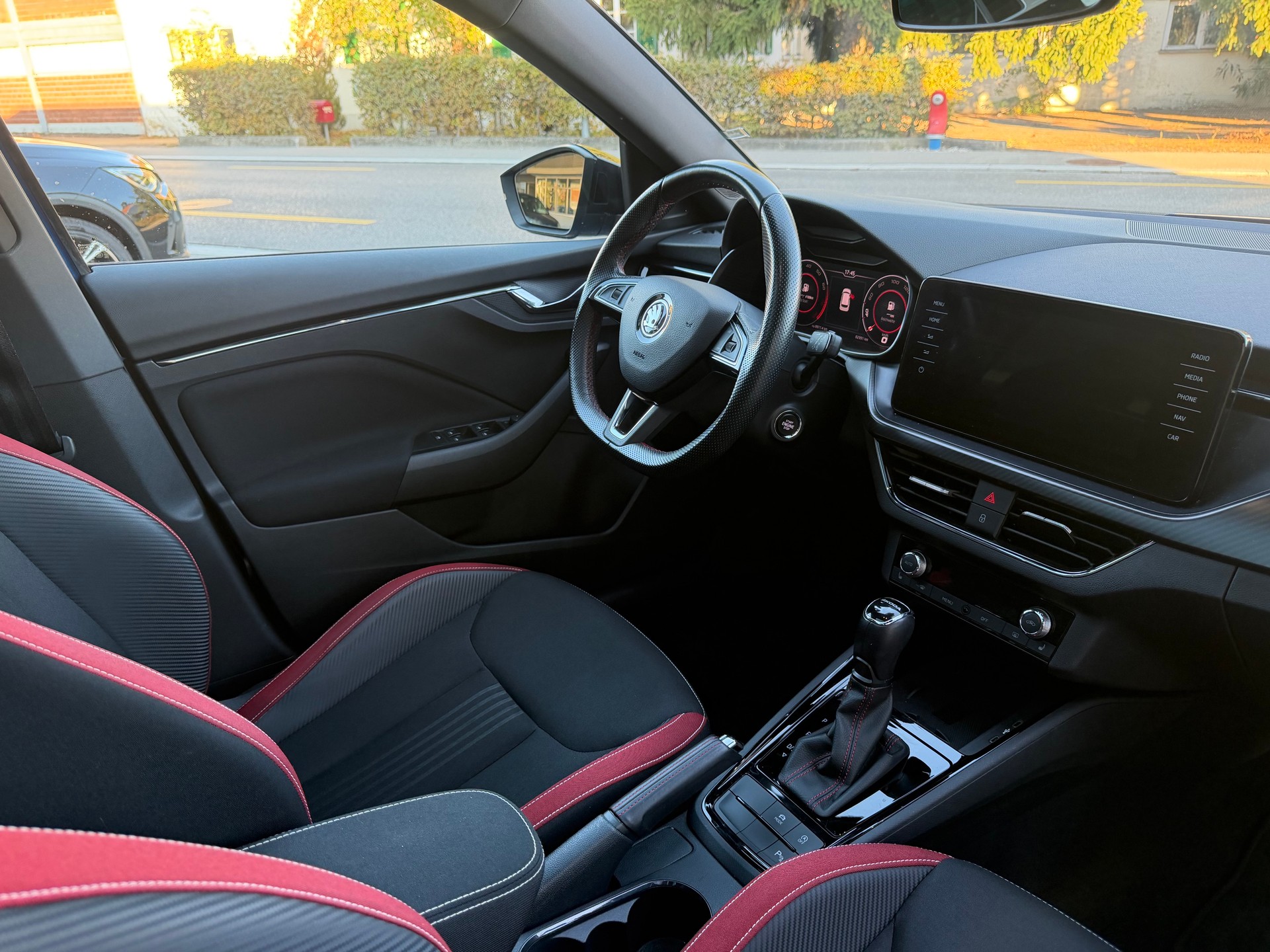 SKODA Kamiq 1.0 TSI Monte Carlo DSG-image-10