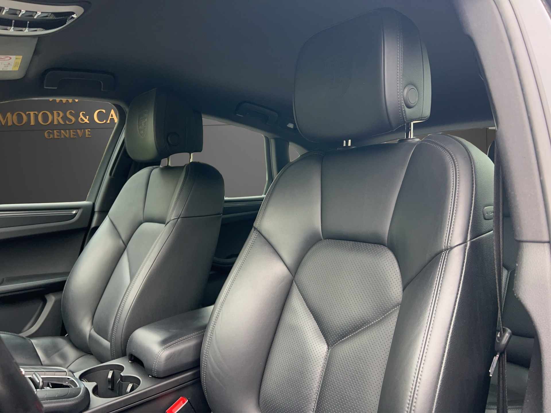 PORSCHE Macan PDK-image-9