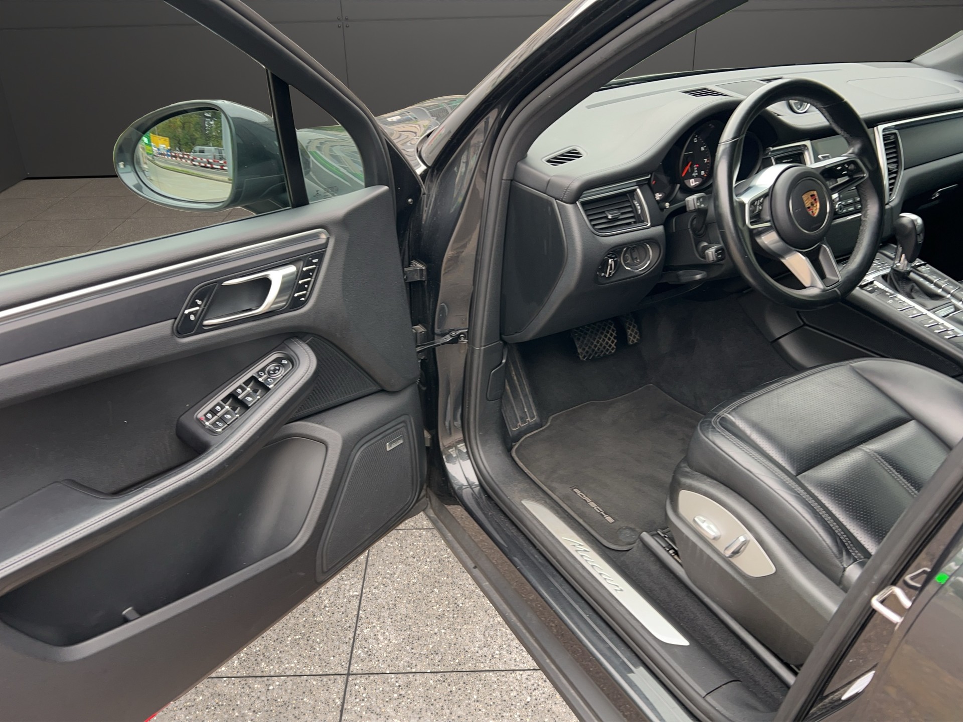 PORSCHE Macan PDK-image-7