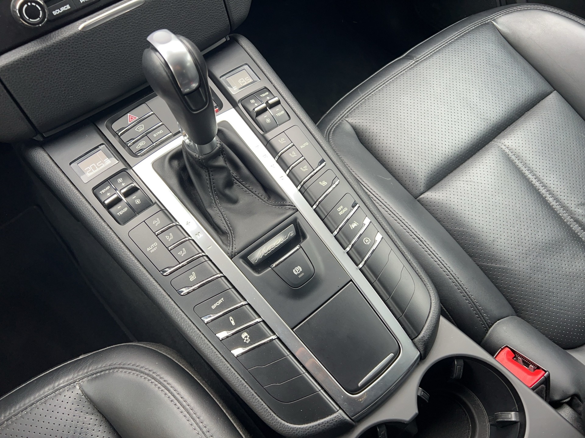 PORSCHE Macan PDK-image-24