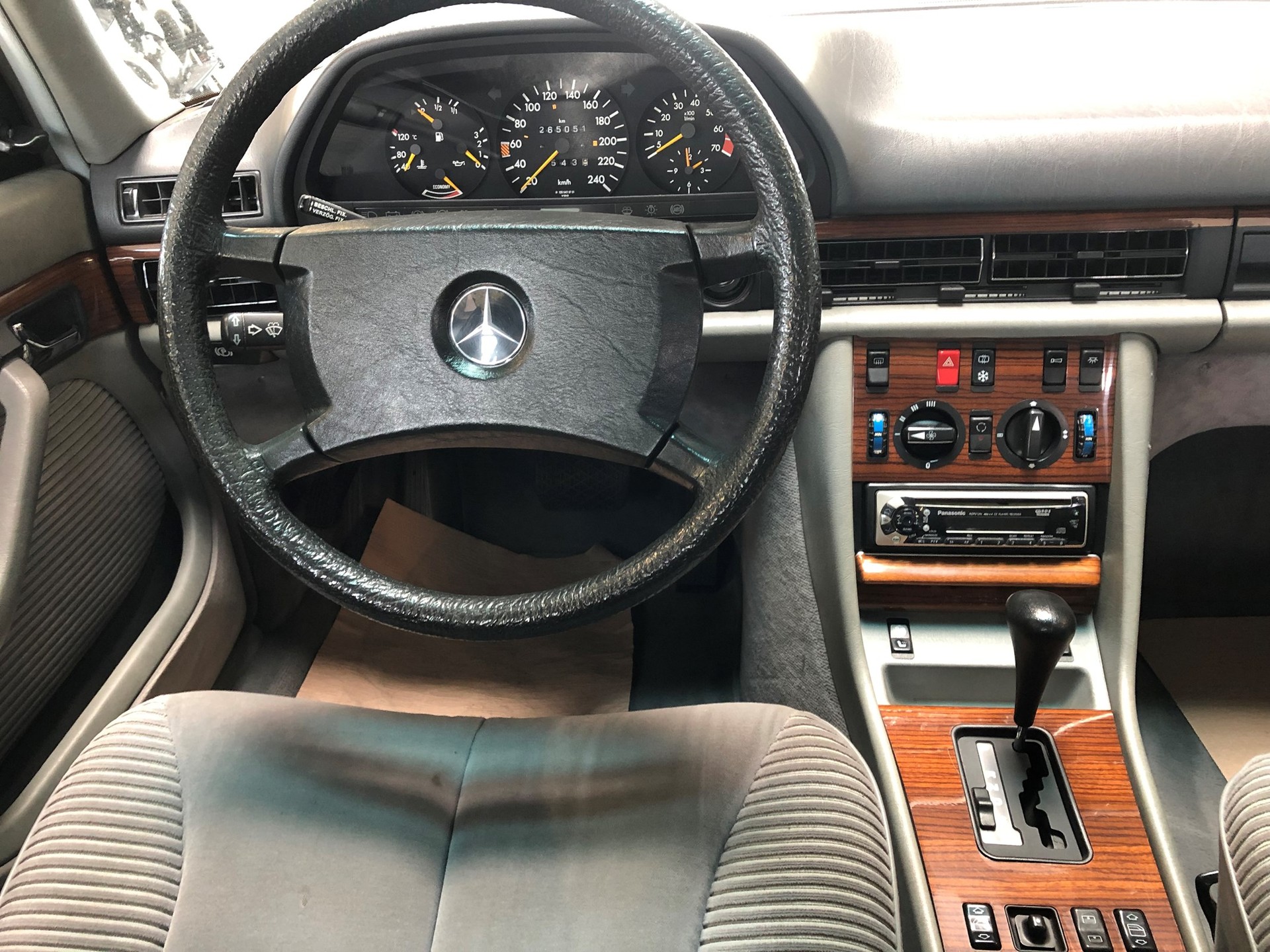 MERCEDES-BENZ 420 SEL-image-29