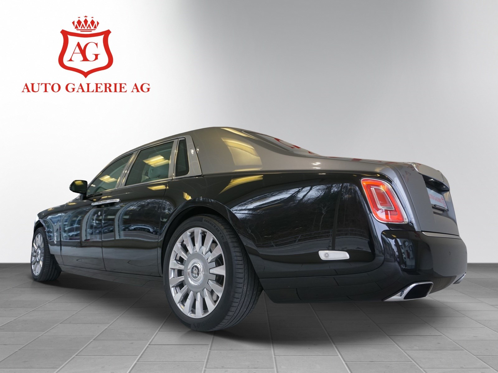 ROLLS-ROYCE Phantom 6.7 V12-showroom-element-3