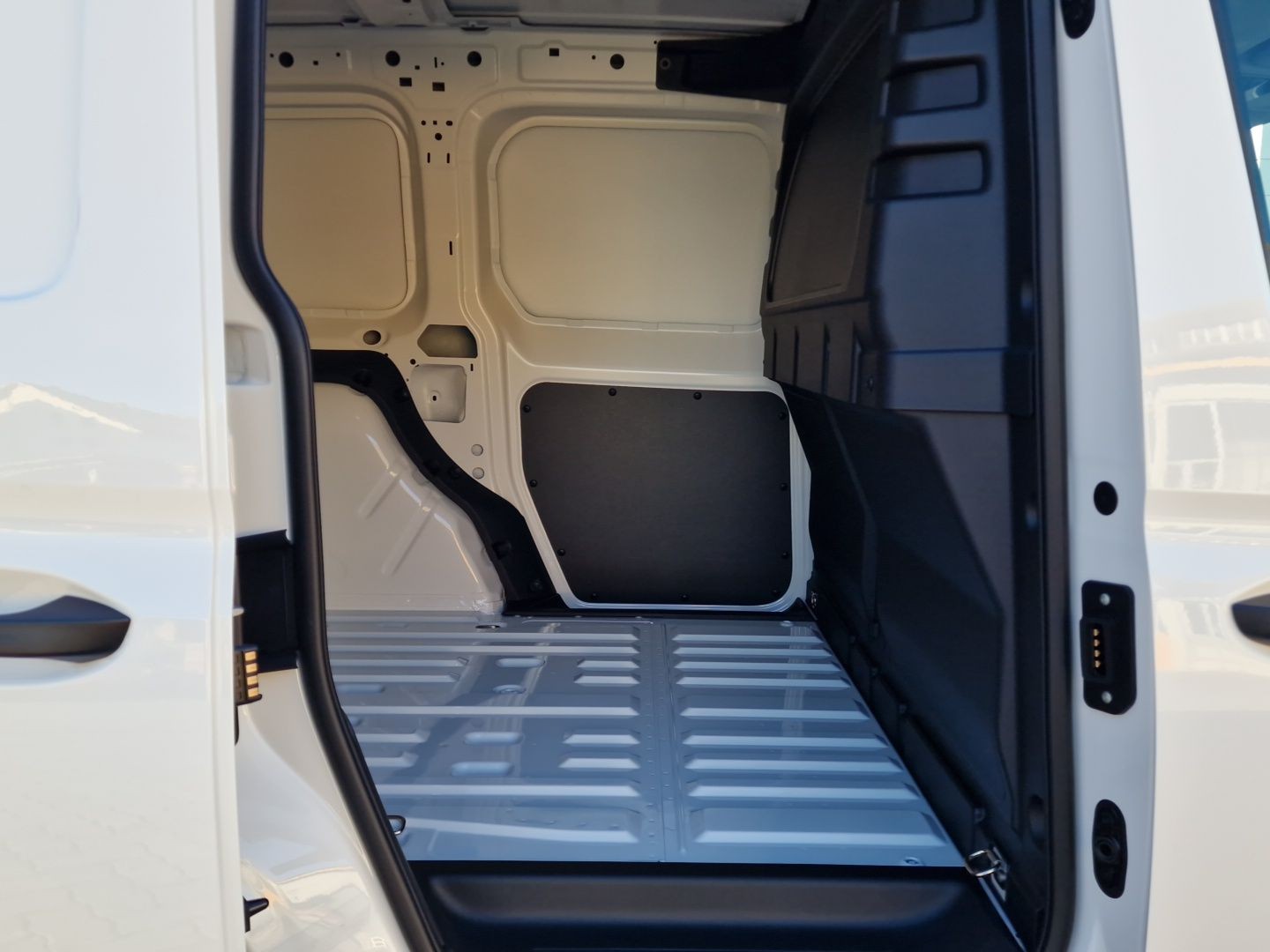 VW Caddy Cargo 2.0TDI 4Motion-image-10