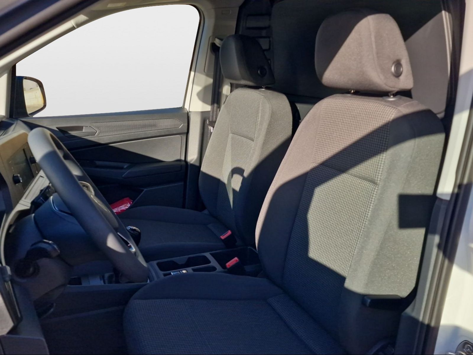 VW Caddy Cargo 2.0TDI 4Motion-image-7