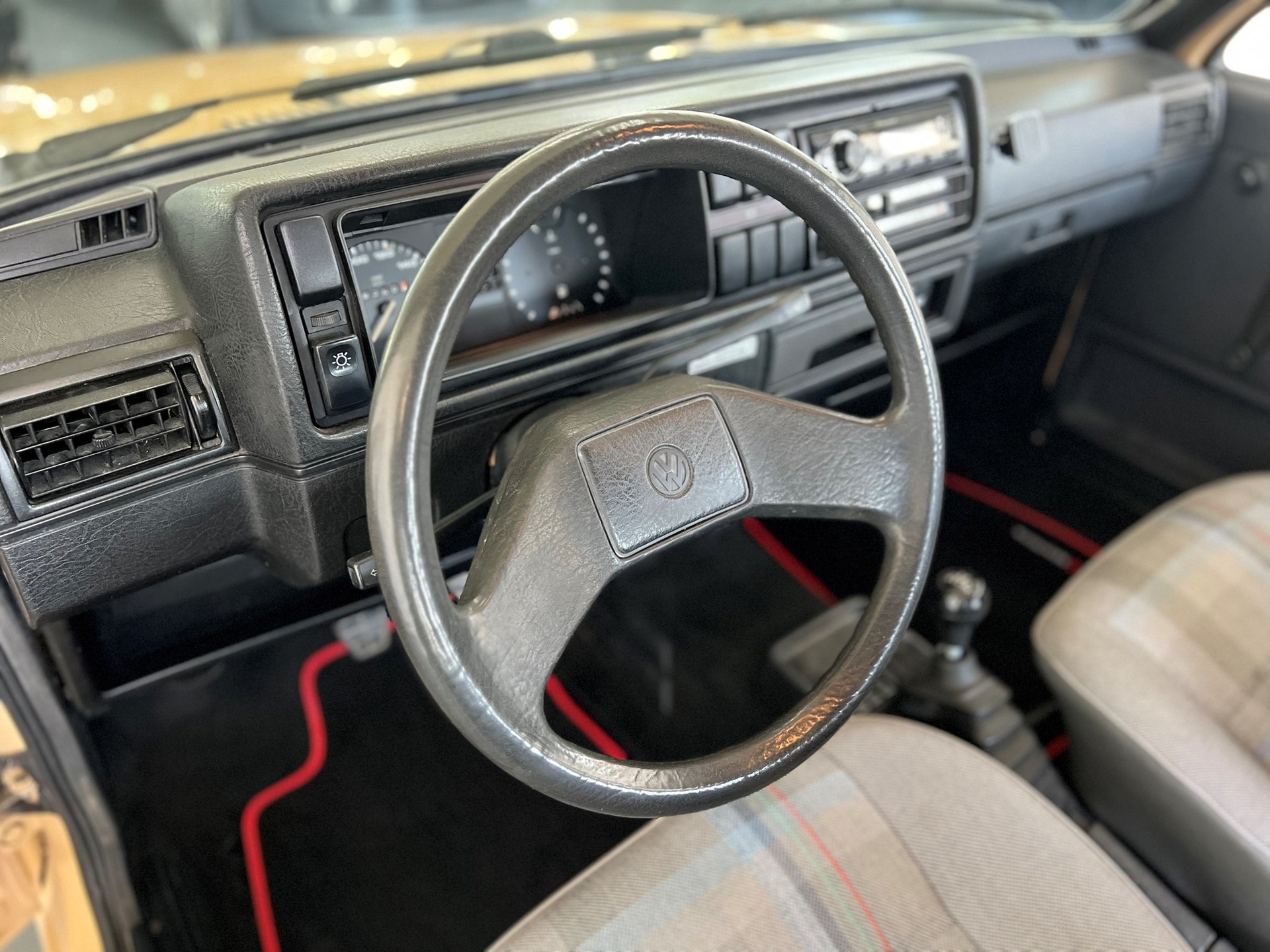 VW Golf 1600 CL-image-14