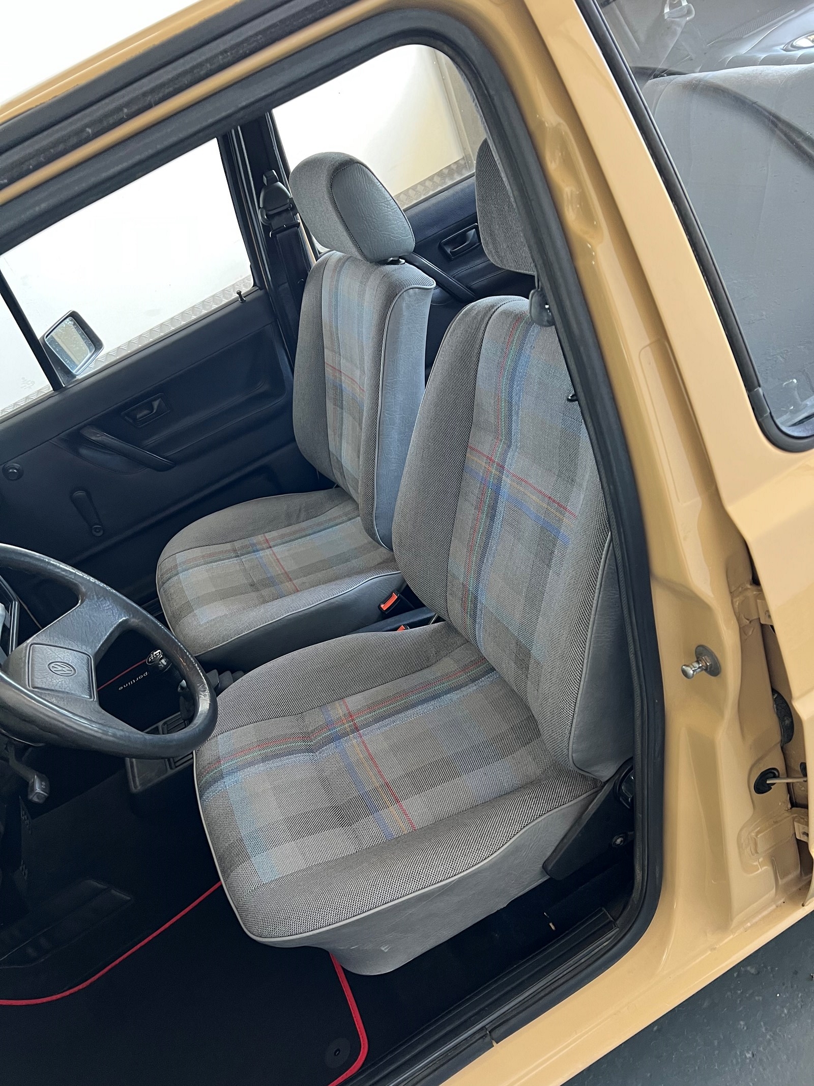 VW Golf 1600 CL-image-16