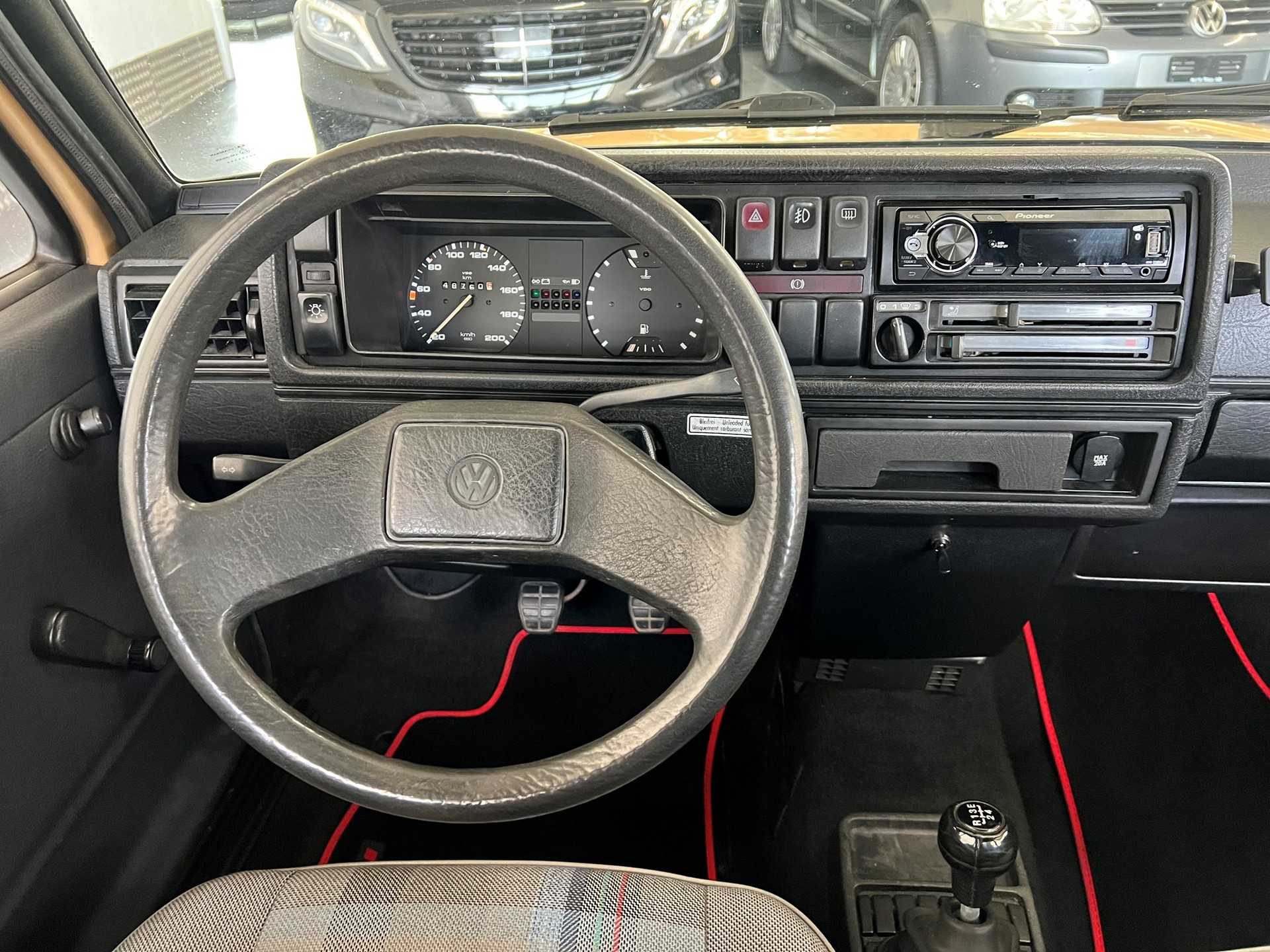 VW Golf 1600 CL-image-18