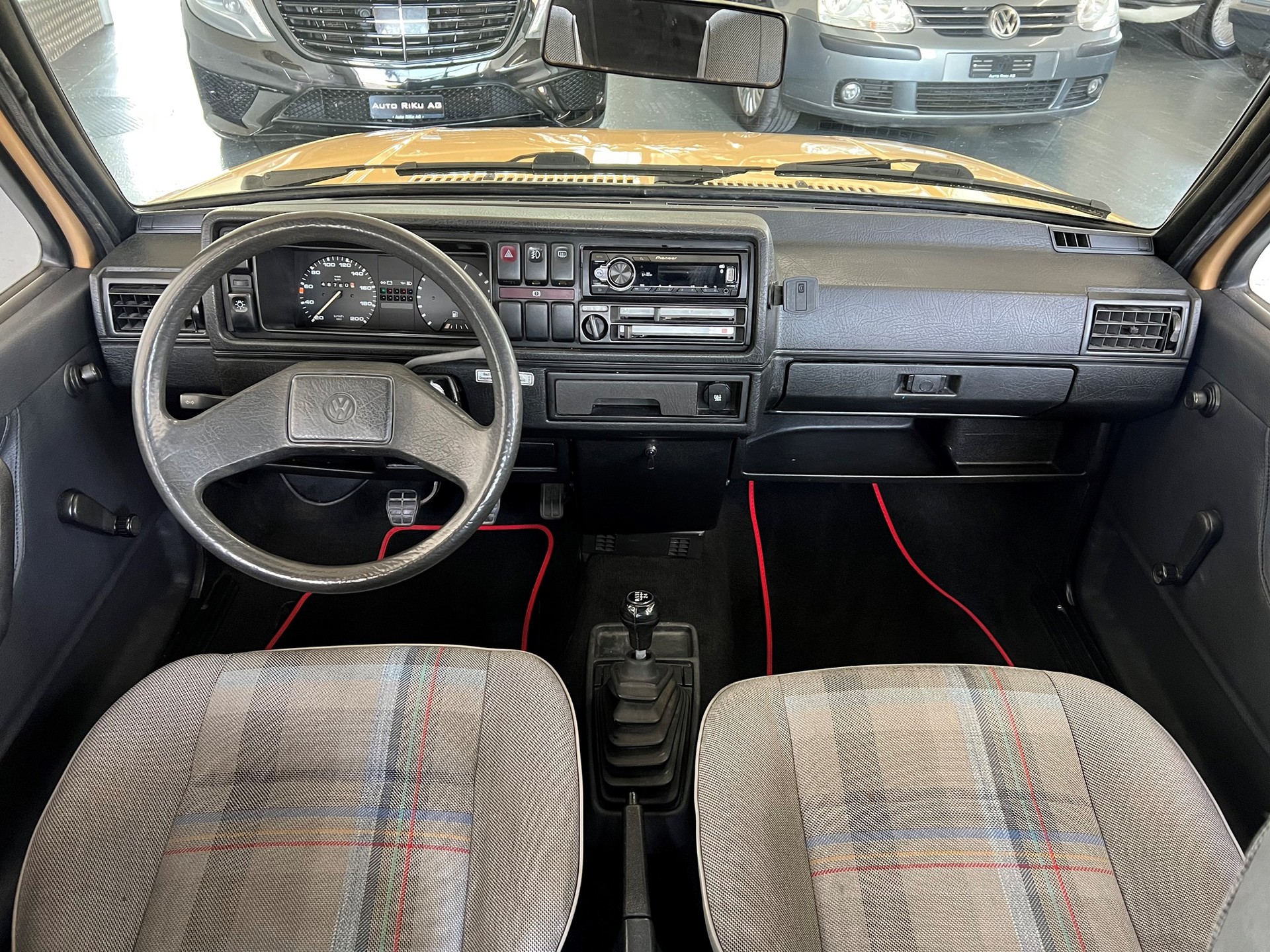 VW Golf 1600 CL-image-17