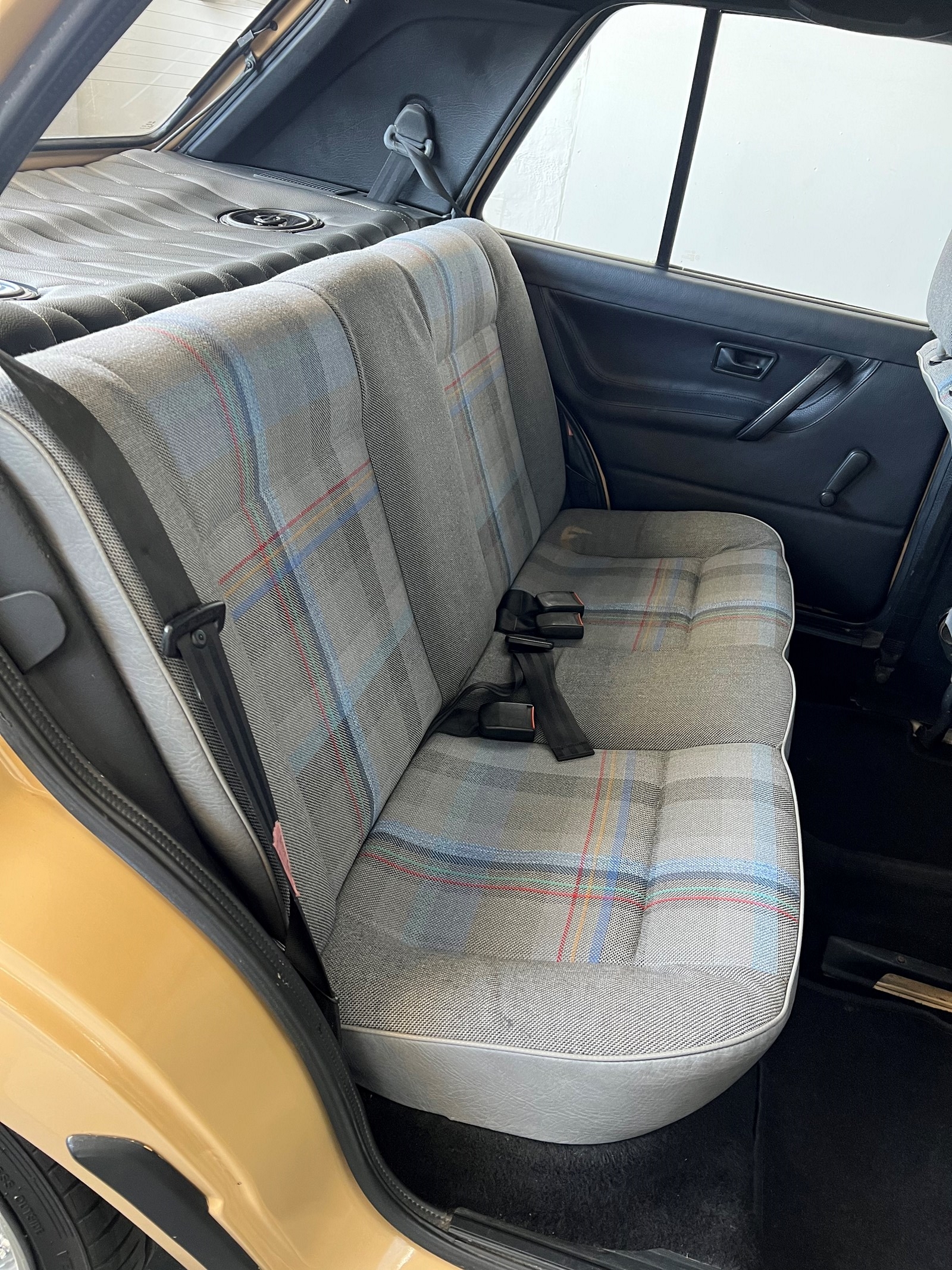 VW Golf 1600 CL-image-22