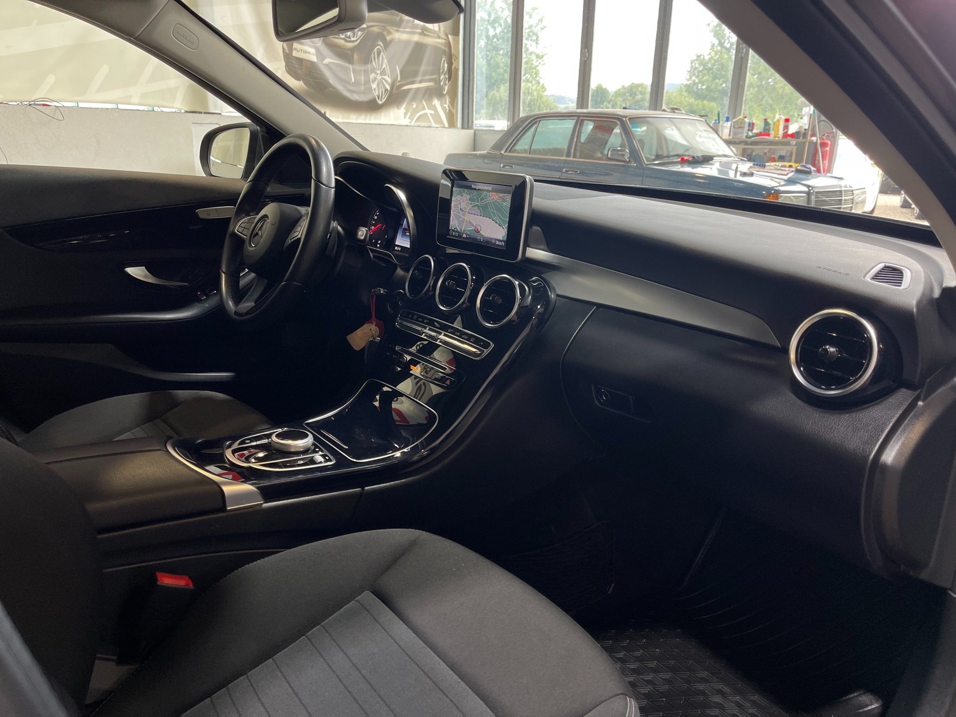 MERCEDES-BENZ C 250 d Avantgarde 4Matic 9G-Tronic-image-10