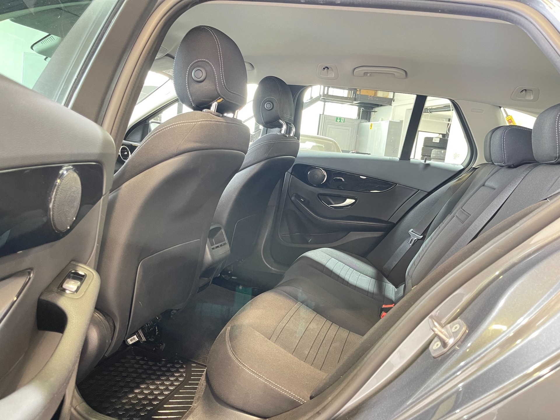 MERCEDES-BENZ C 250 d Avantgarde 4Matic 9G-Tronic-image-12