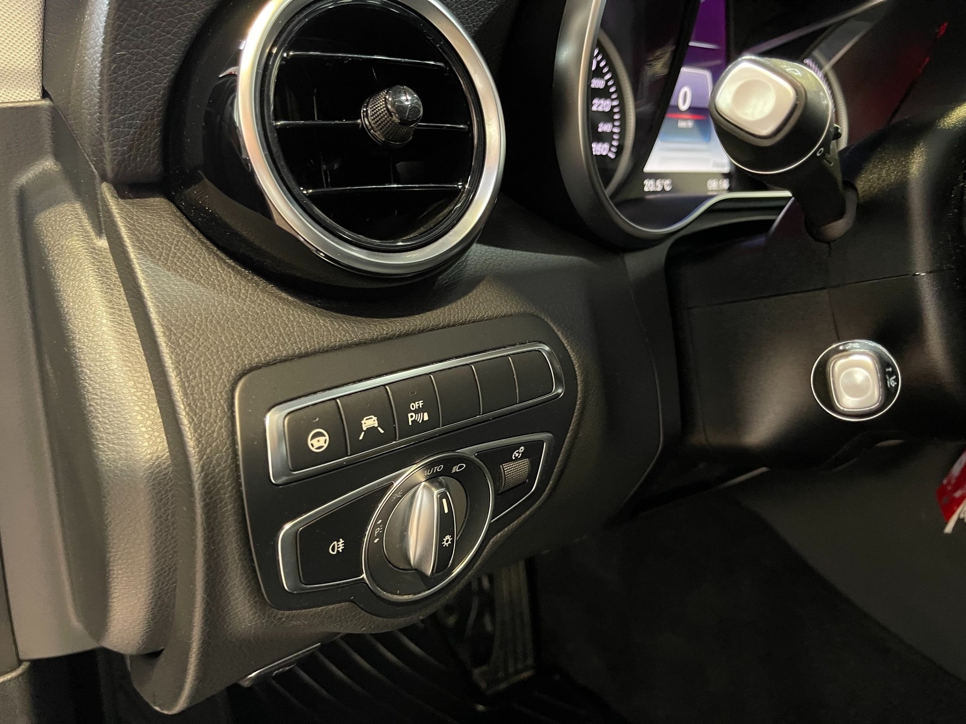 MERCEDES-BENZ C 250 d Avantgarde 4Matic 9G-Tronic-image-14
