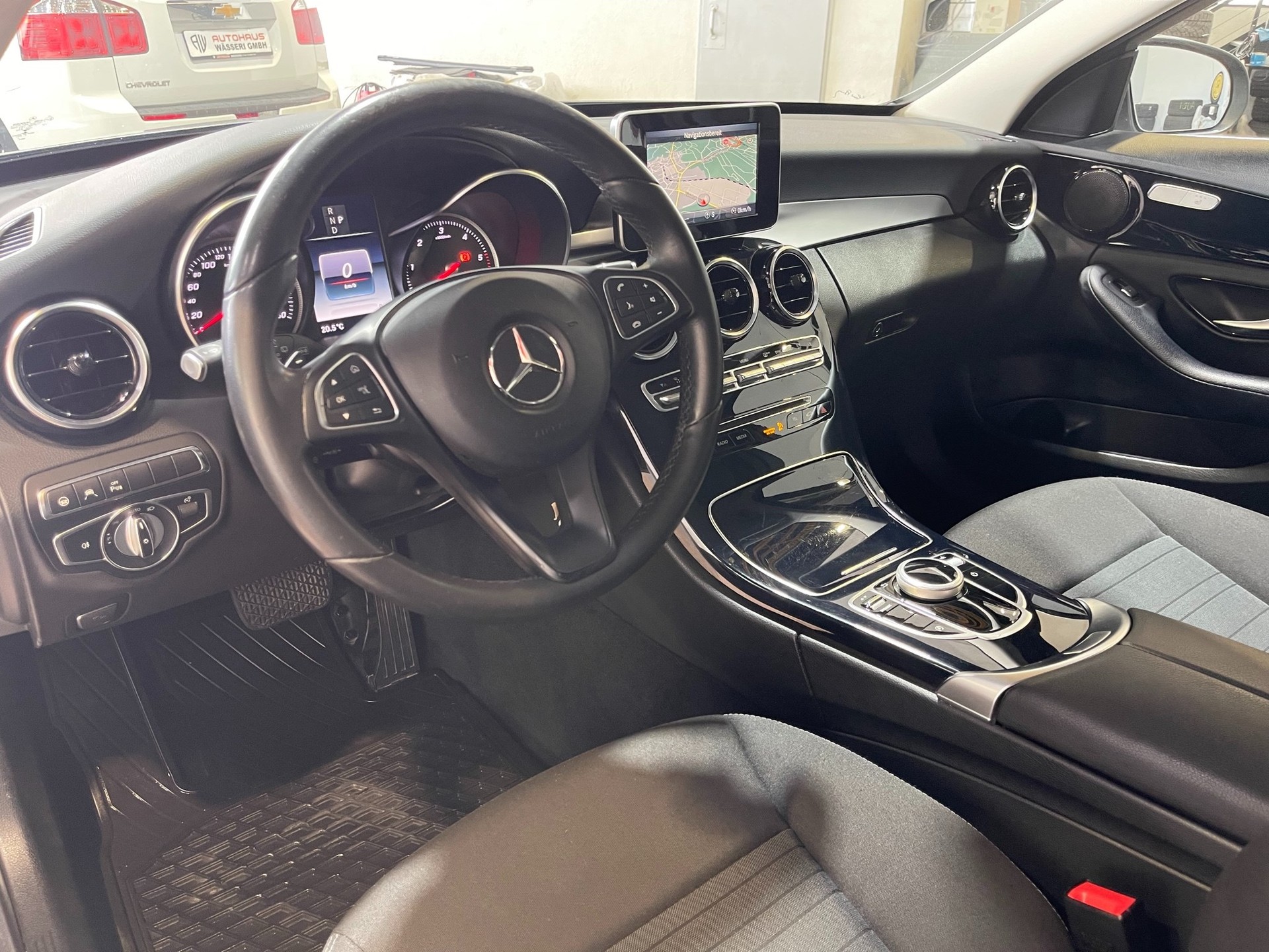 MERCEDES-BENZ C 250 d Avantgarde 4Matic 9G-Tronic-image-9