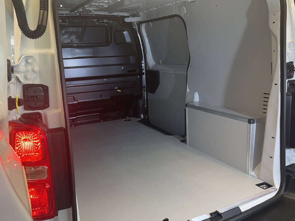 FIAT Scudo-E Kw L2 50 kWh Business Swiss Worker-image-11