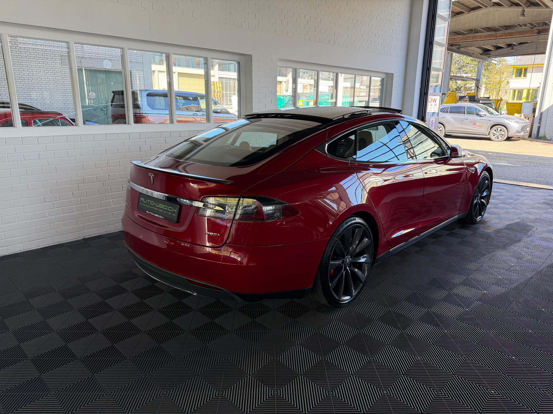 TESLA Model S 85 Signature Performance 85-image-2