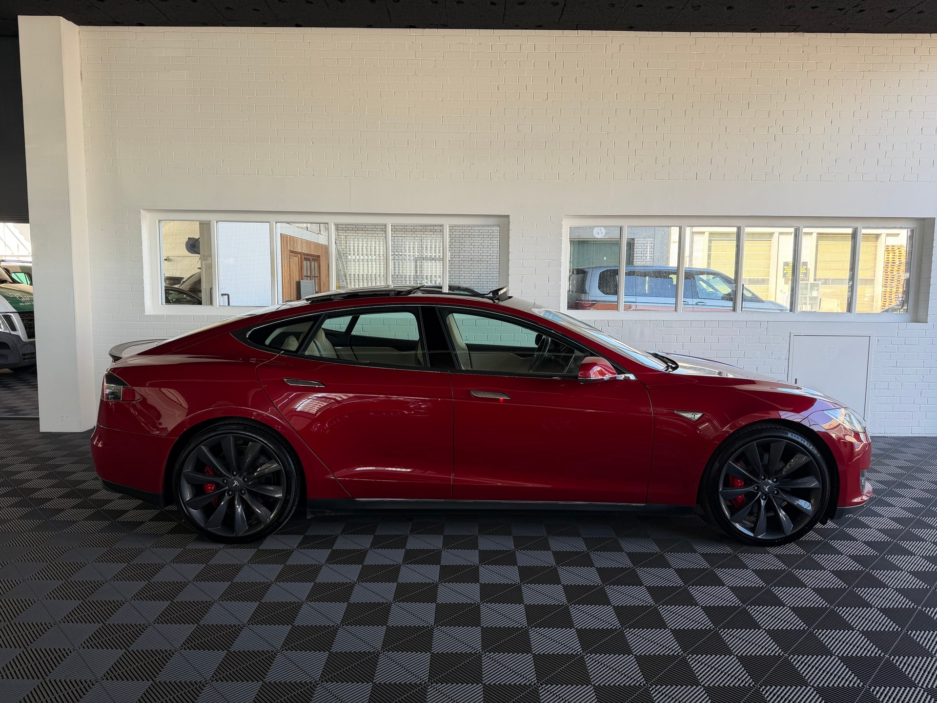 TESLA Model S 85 Signature Performance 85-image-1