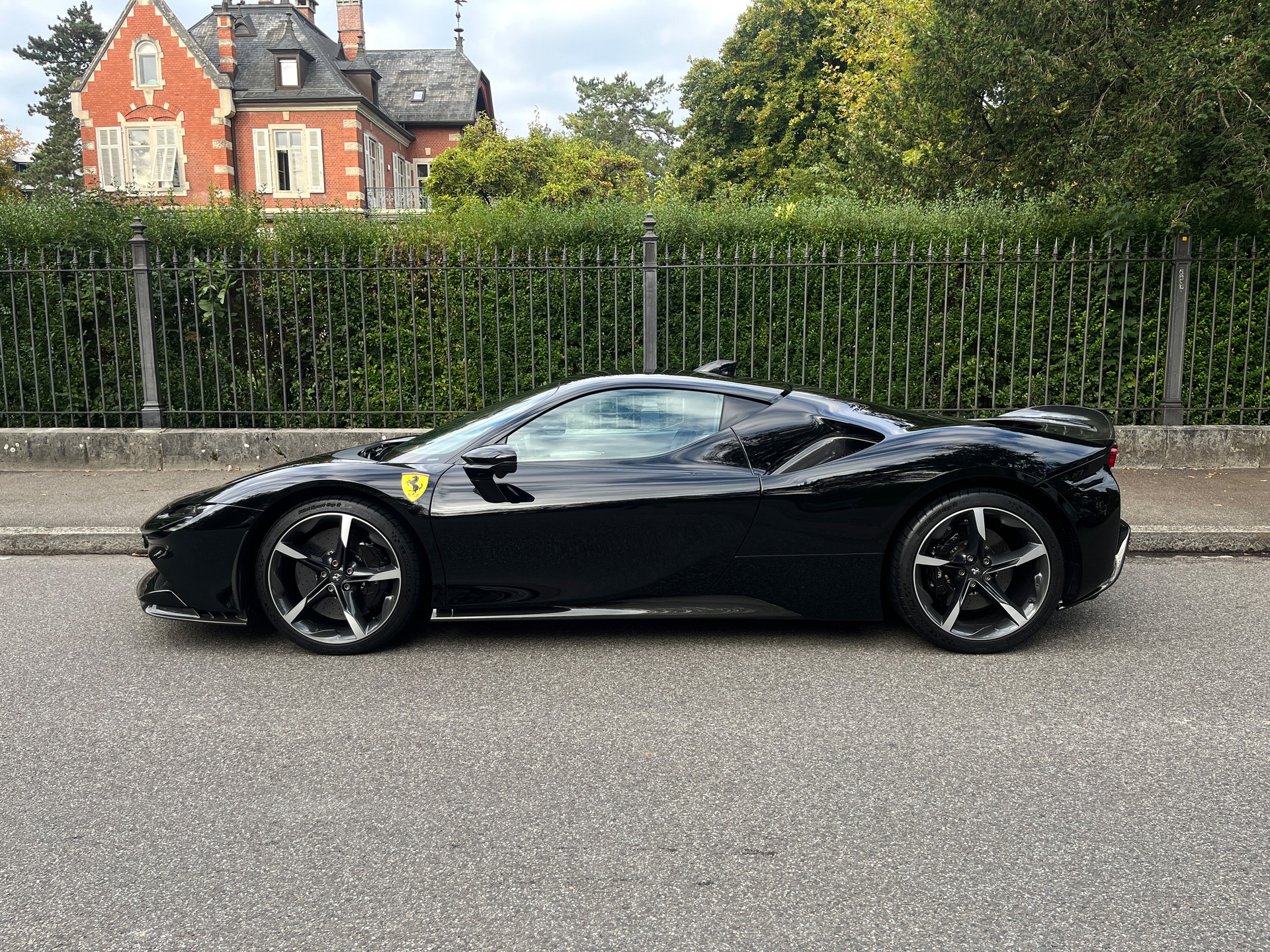 FERRARI SF90 Stradale "Assetto Fiorano"-showroom-element-2