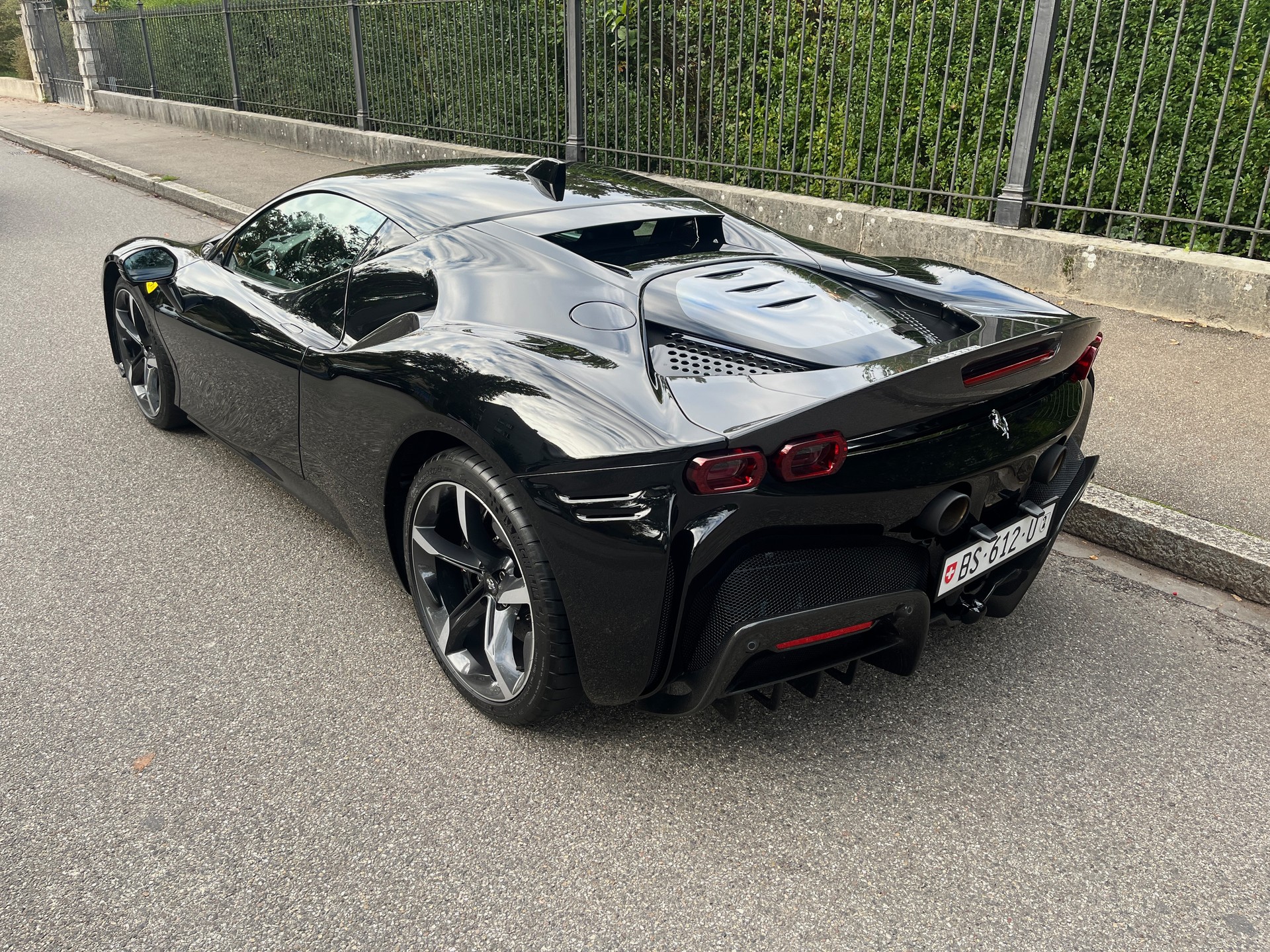 FERRARI SF90 Stradale "Assetto Fiorano"-showroom-element-1