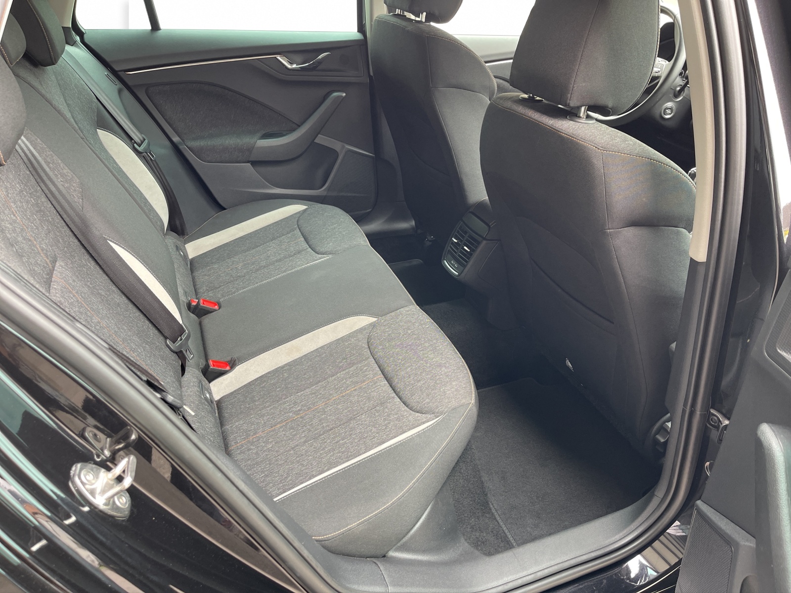 SKODA Kamiq 1.0 TSI Style DSG-image-16