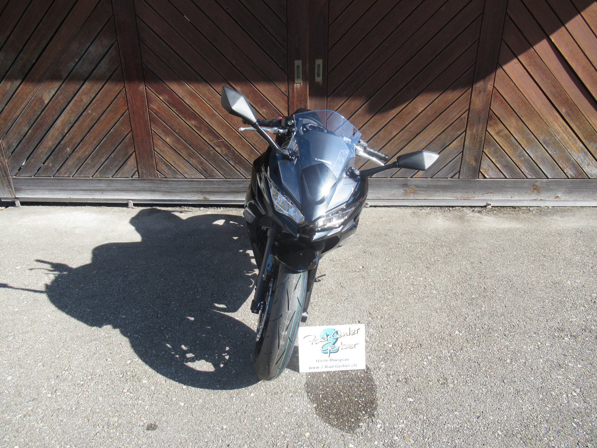 KAWASAKI Ninja 650-showroom-element-1