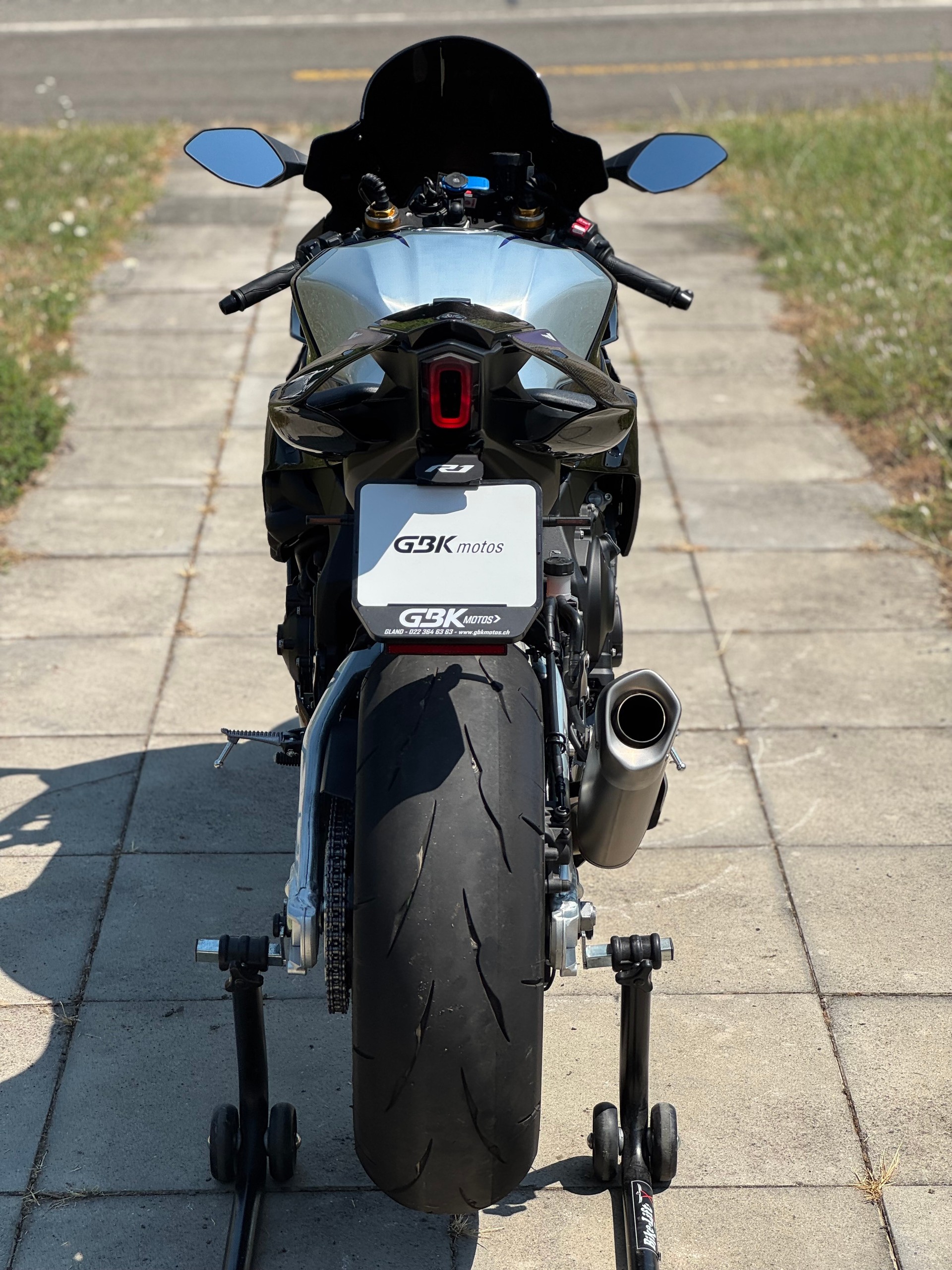 YAMAHA YZF-R1 M ABS-showroom-element-3