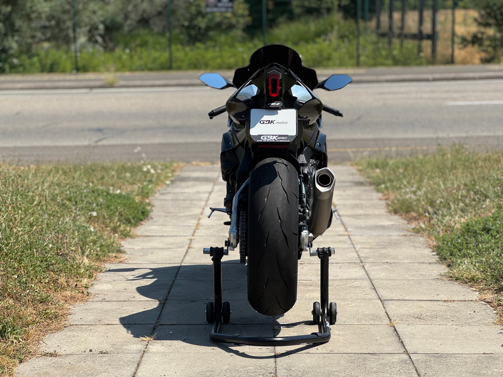 YAMAHA YZF-R1 M ABS-showroom-element-2