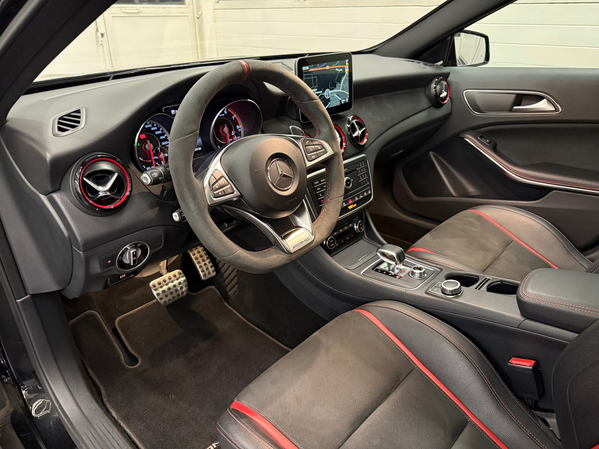 MERCEDES-BENZ GLA 45 AMG 4Matic 7G-DCT-image-8