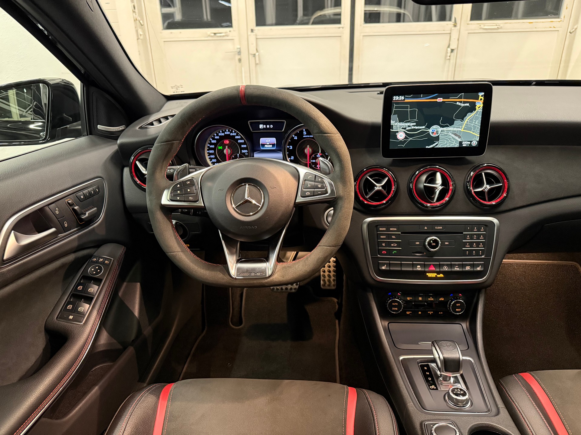 MERCEDES-BENZ GLA 45 AMG 4Matic 7G-DCT-image-9