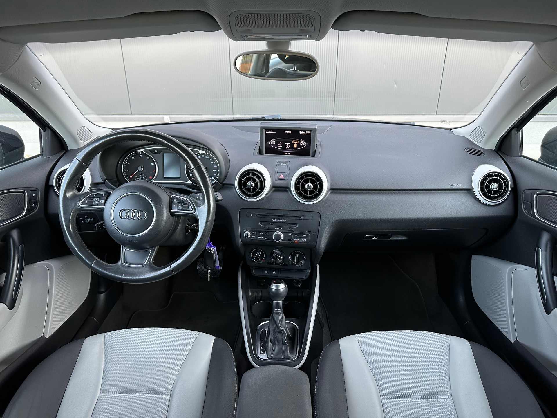 AUDI A1 1.4 TFSI Attraction S-tronic-image-11