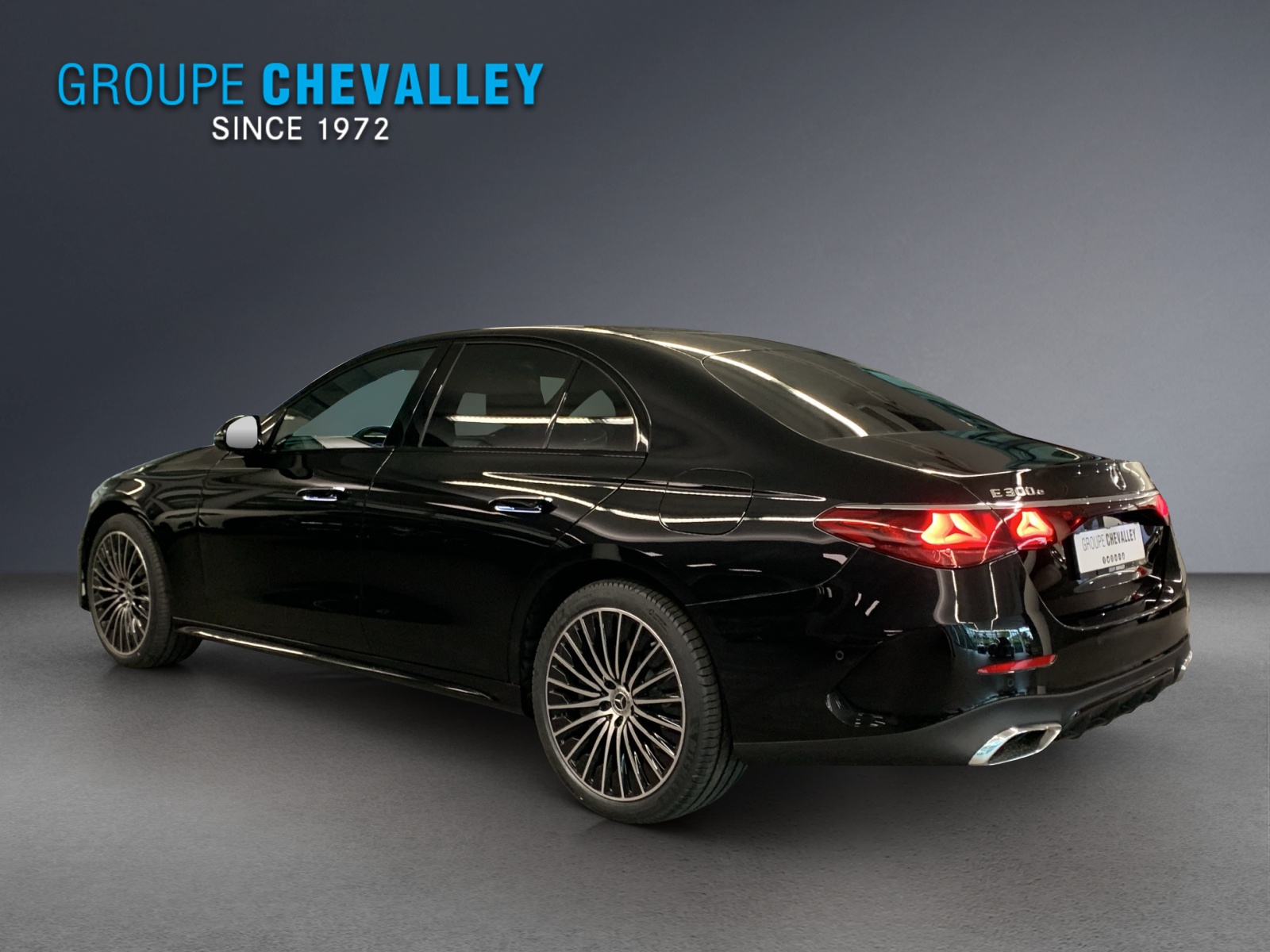 MERCEDES-BENZ E 300e 4MATIC EQ Hybrid-image-2